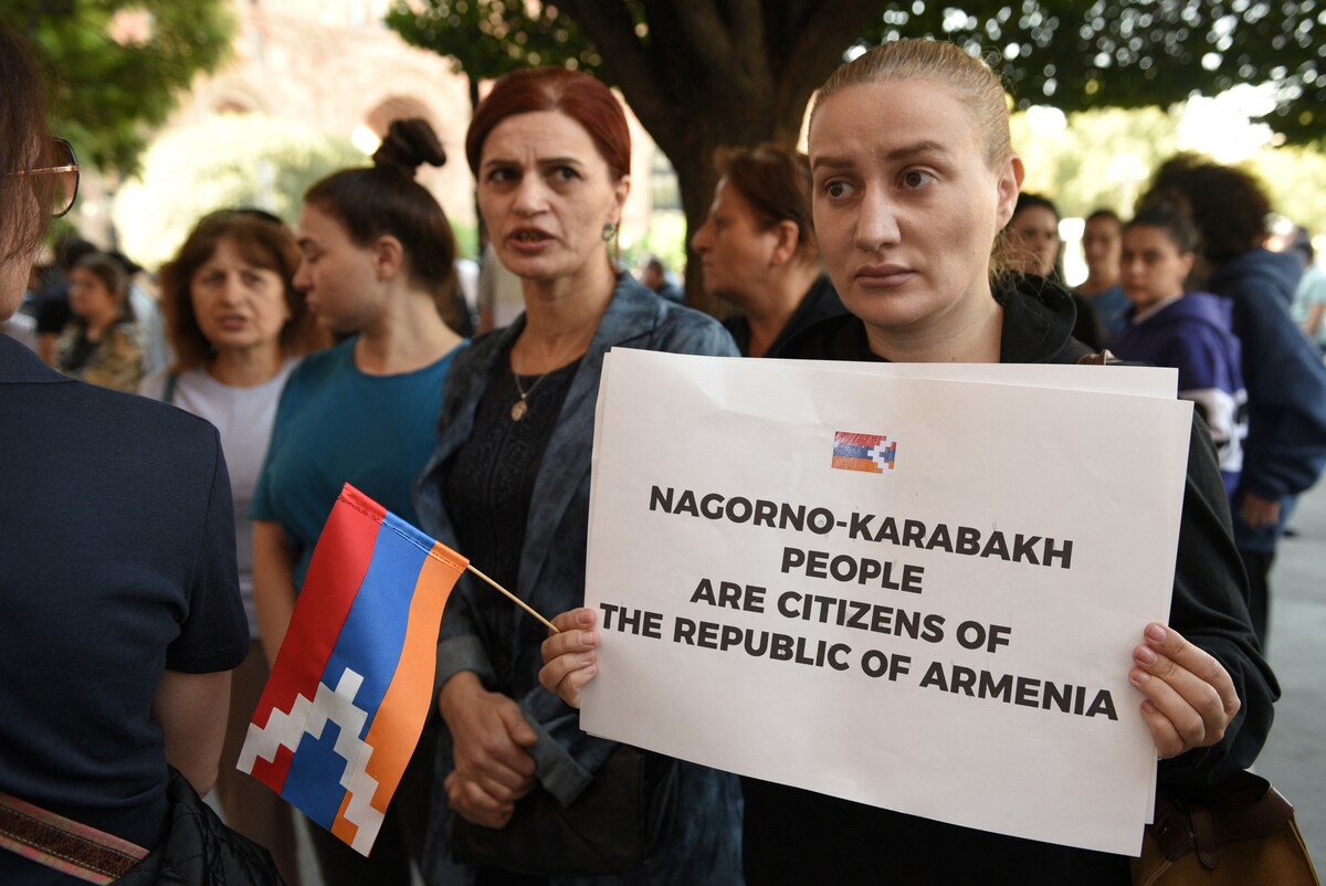 People take part in a rally in front of the Government House in Yerevan on September 22, 2023, following Azerbaijani military operations against Armenian separatist forces in Nagorno-Karabakh.