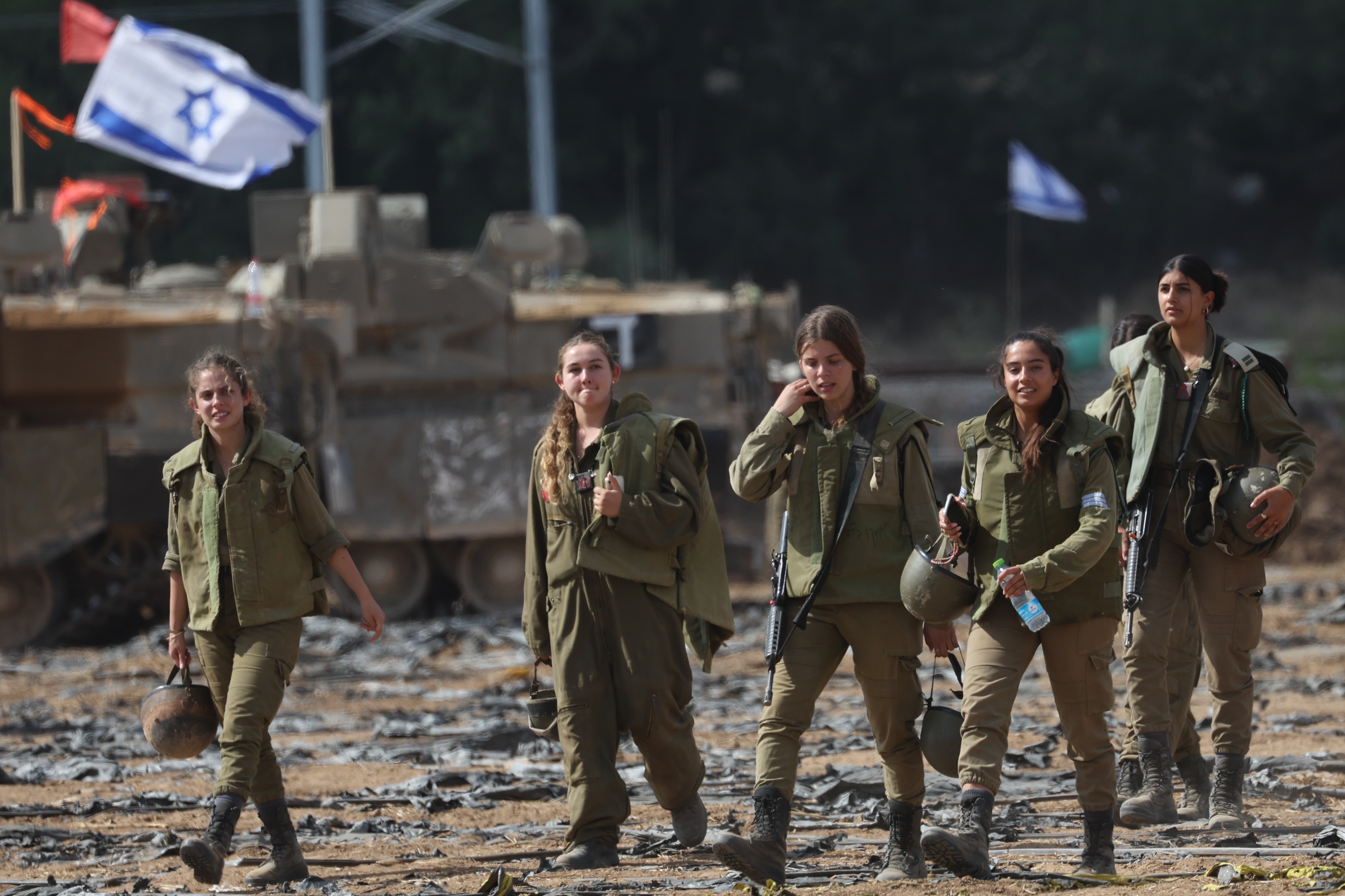 sraeli soldiers preparing the scenario of a ground maneuvre near the Gaza border, 19 October 2023. More than 3,500 Palestinians and 1,400 Israelis have been killed according to the Israel Defense Forces (IDF) and the Palestinian Health authority since Hamas militants launched an attack against Israel from the Gaza Strip on 07 October. I