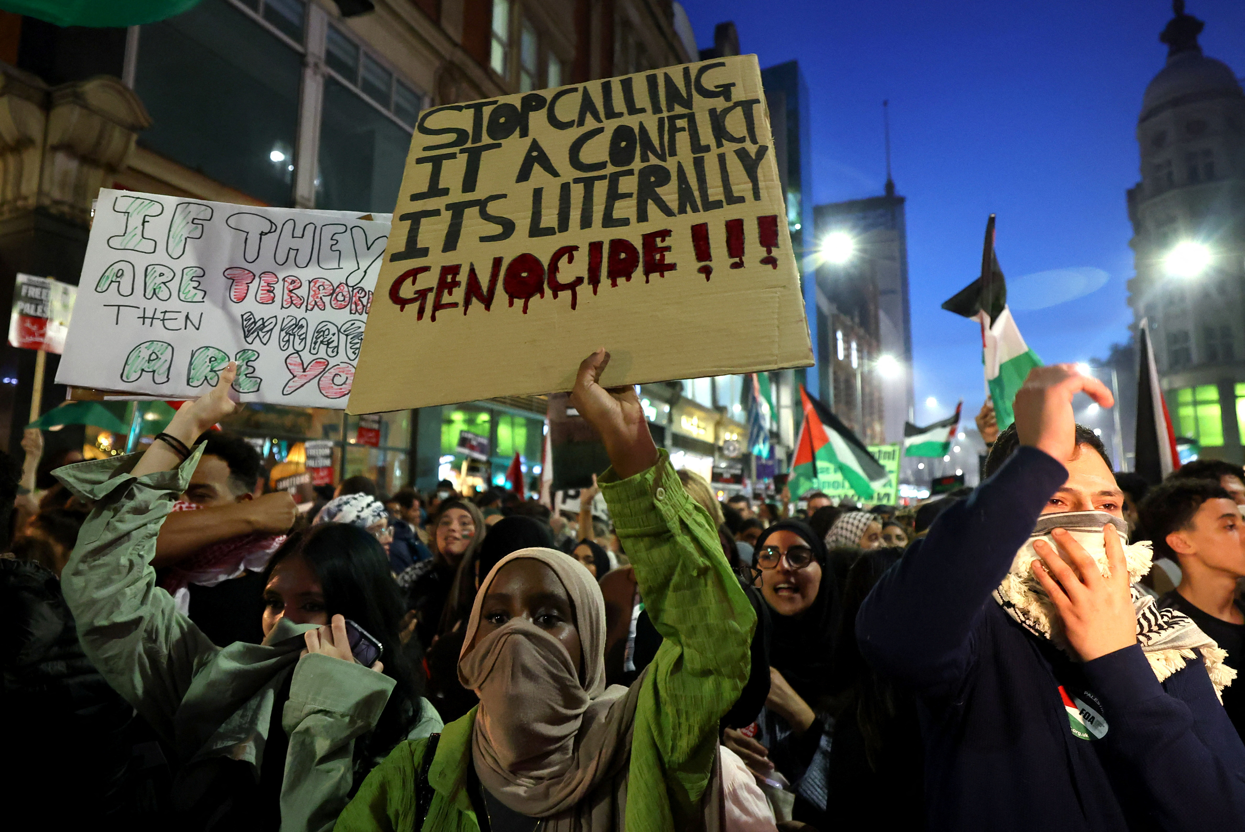 Pro-Palestinian demonstrators protest during the ongoing conflict between Israel and the Palestinian Islamist group Hamas, near the Israeli embassy in London, Britain, October 9, 2023. REUTERS/Toby Melville
