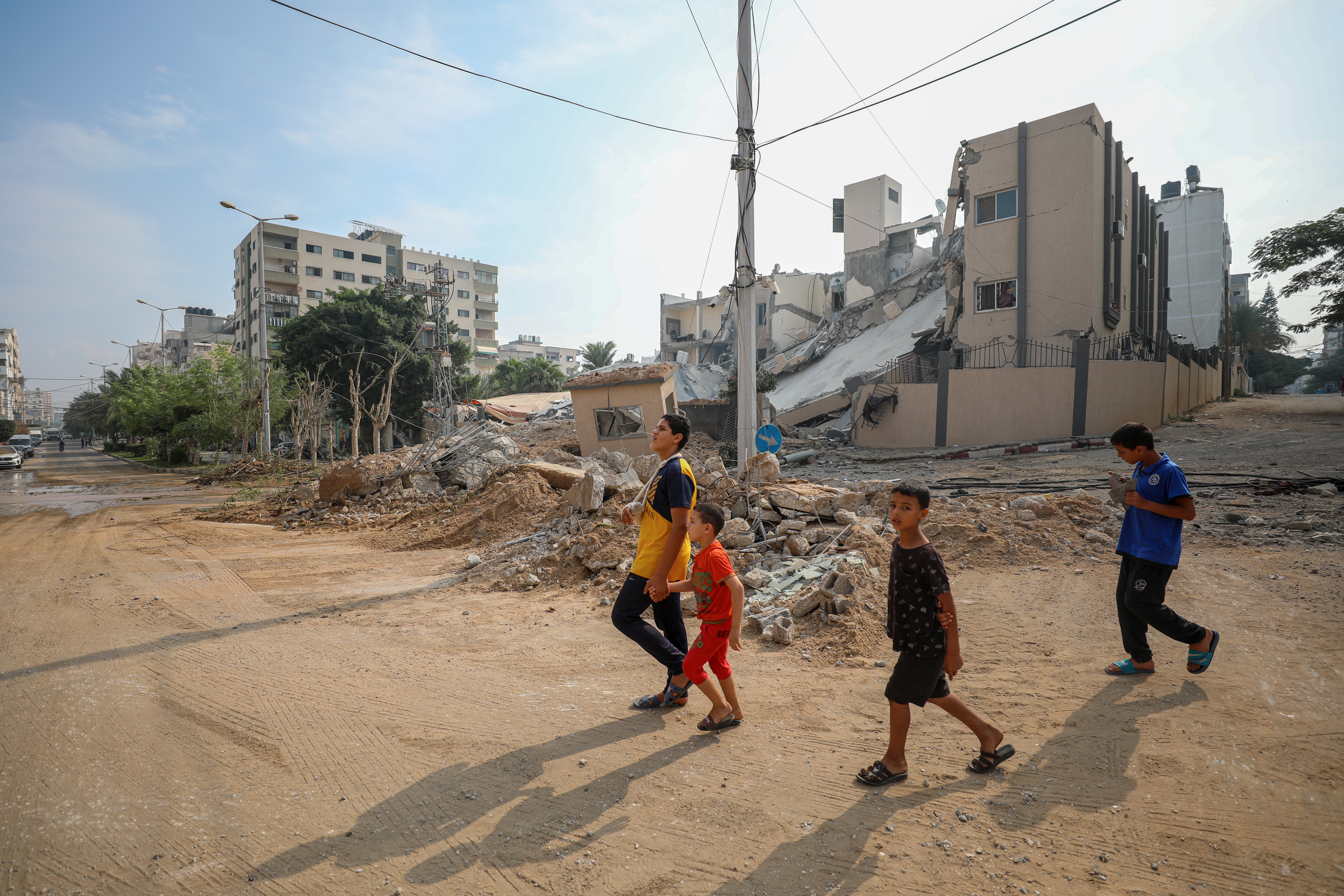 Children in Gaza facing the war