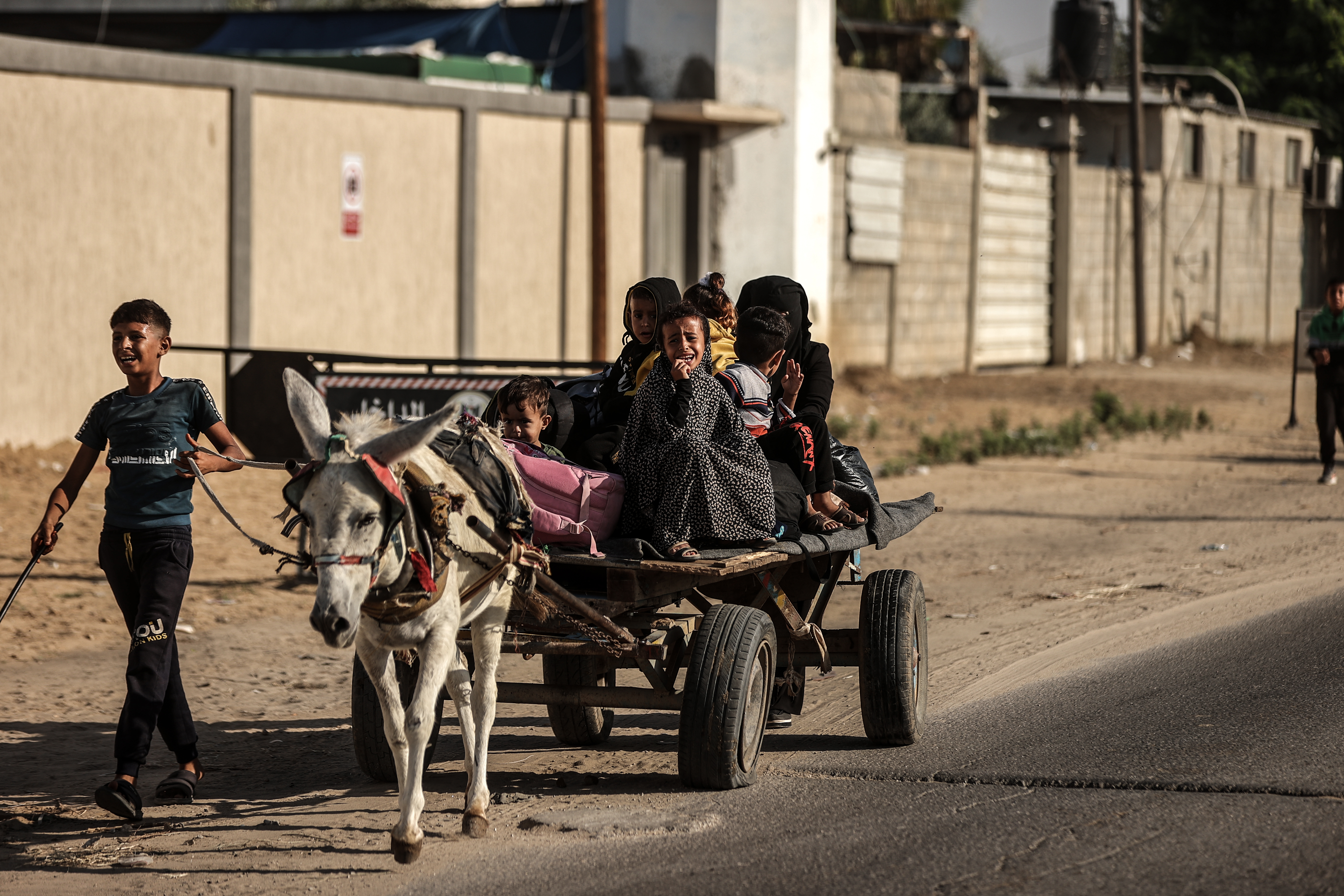Palestinian people, living near the border, leave their homes and moved towards safer areas due to clashes between Israeli forces and Palestinian