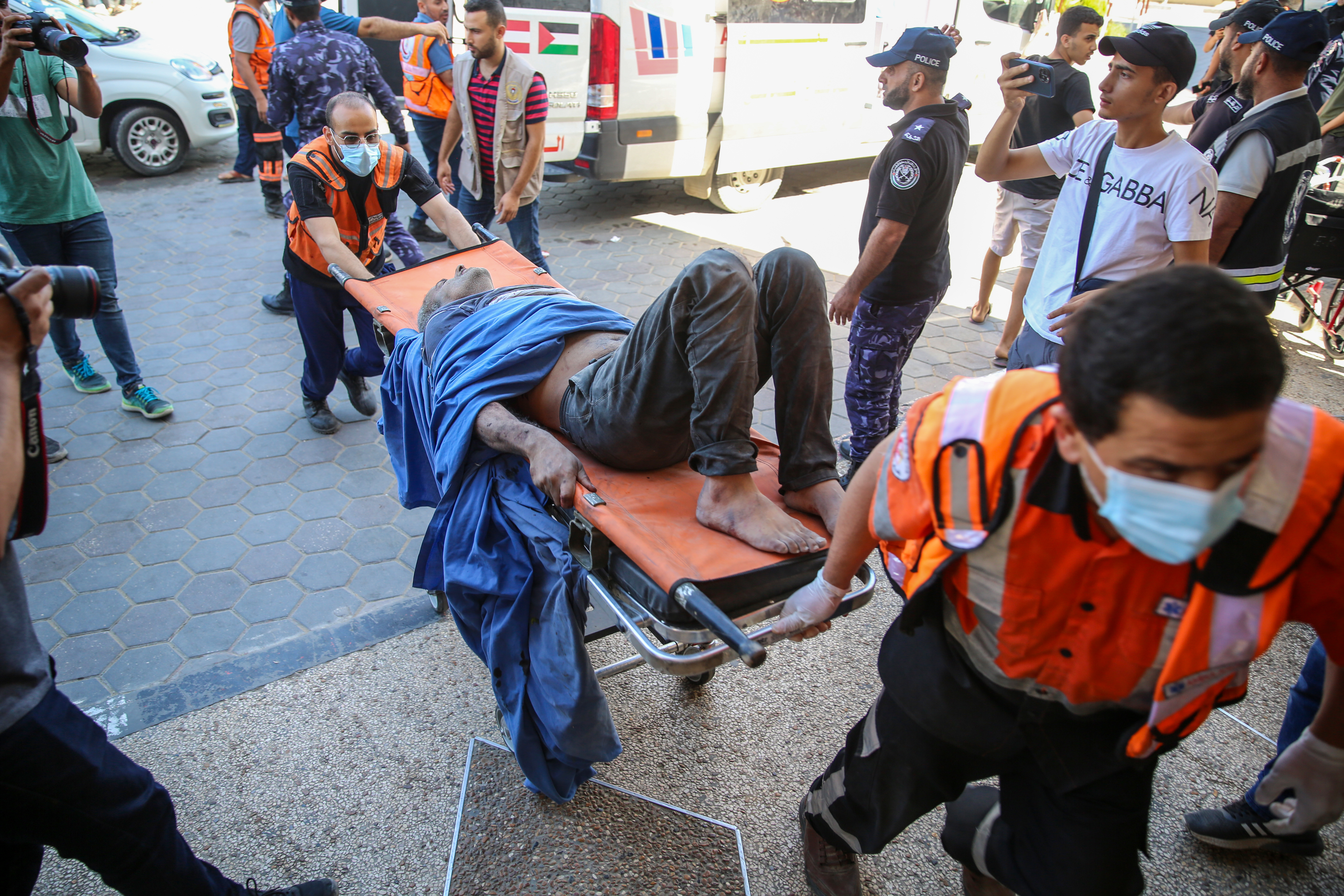 Wounded arrive in Al-Aqsa Martyrs Hospital in Deir al-Balah