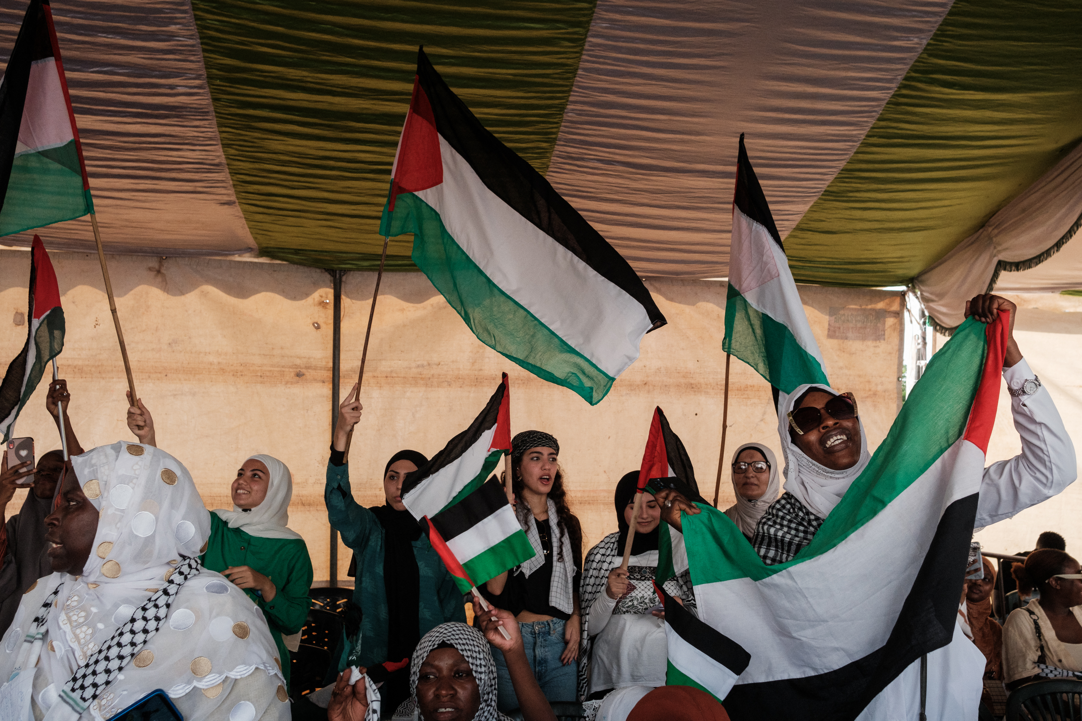 Pro-Palestinian supporters gather during in Dakar, on November 04, 2023. [GUY PETERSON / AFP]