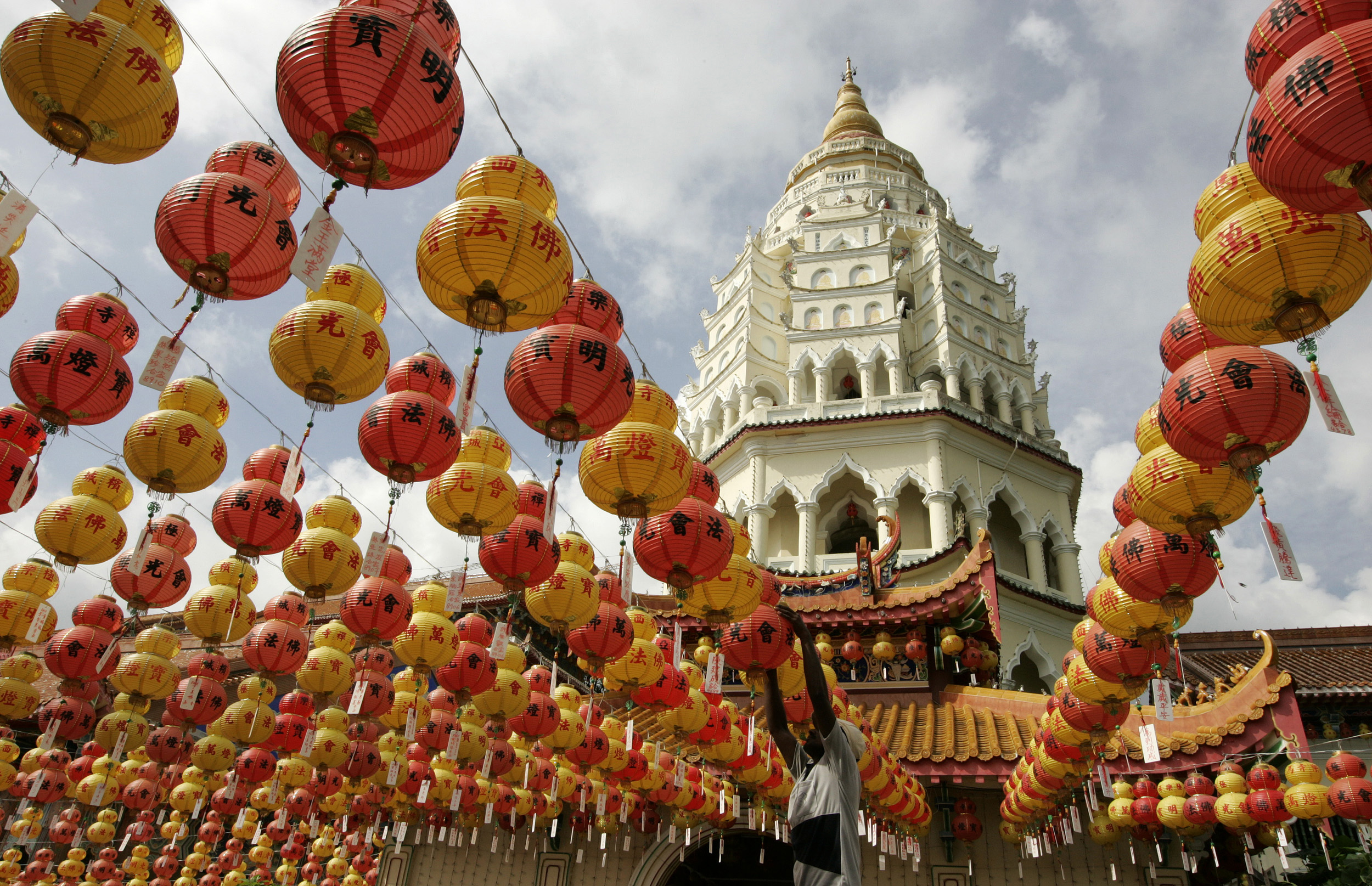 A worker prepares lanterns at a temple for the upcoming Chinese Lunar New Year celebrations in Malaysia's northern island of Penang Febuary 3, 2008. Chinese people all over the world usher in the Lunar New Year on February 7. According to the lunar calendar, 2008 is the Year of the Rat. REUTERS/Zainal Abd Halim (MALAYSIA)