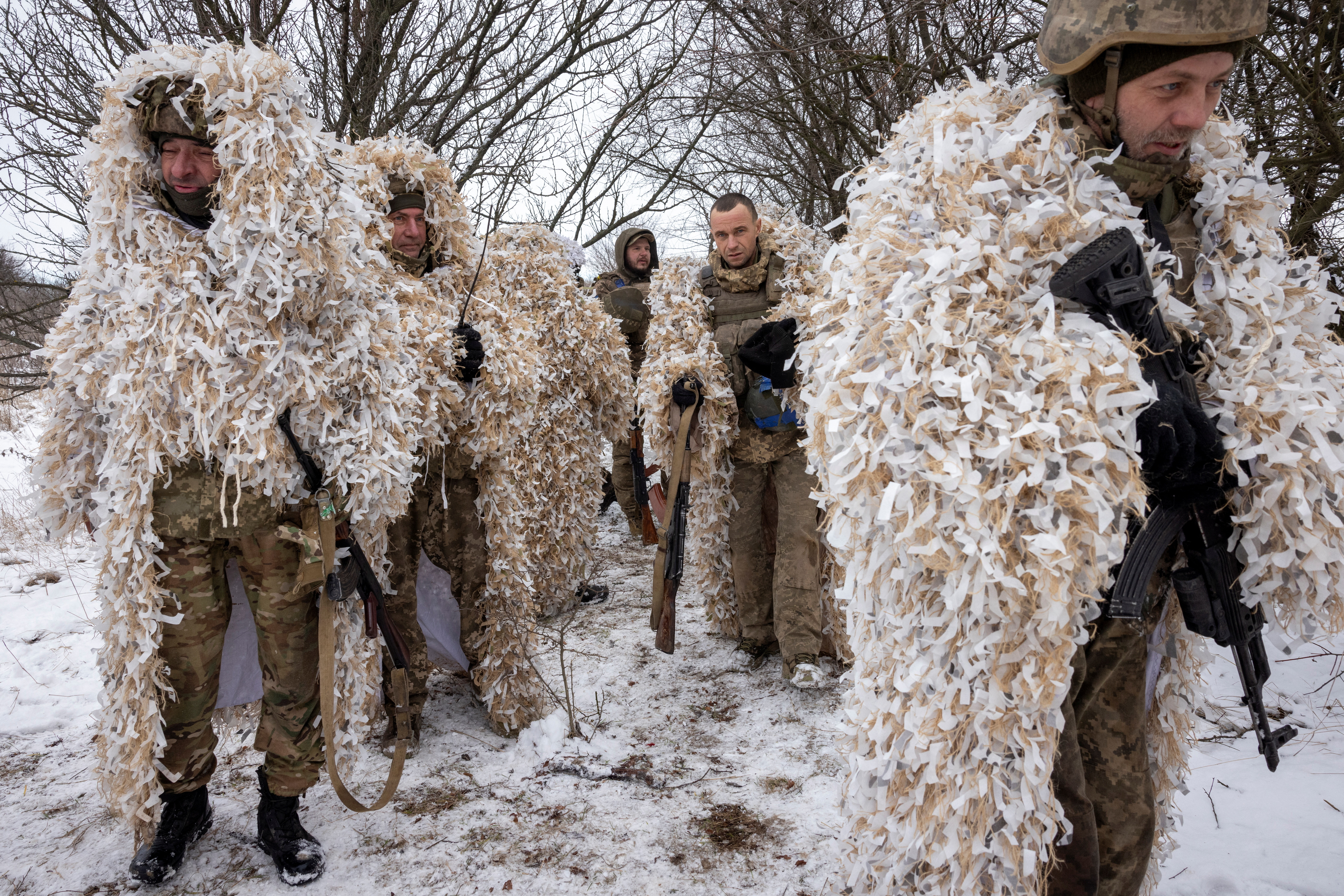 Ukrainian soldiers in ghillie suits to camouflage in the snow