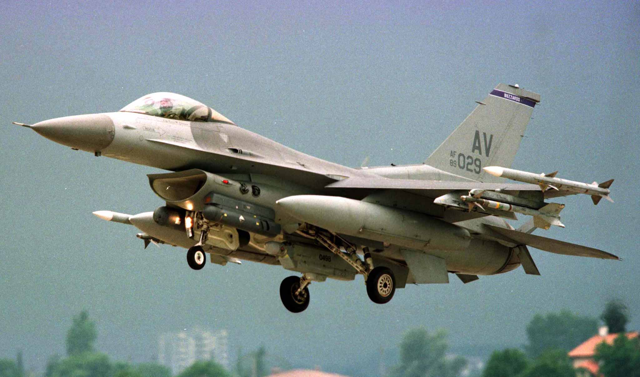 A US F-16 fighter of the kind researchers say struck the NGO headquarters in Gaza