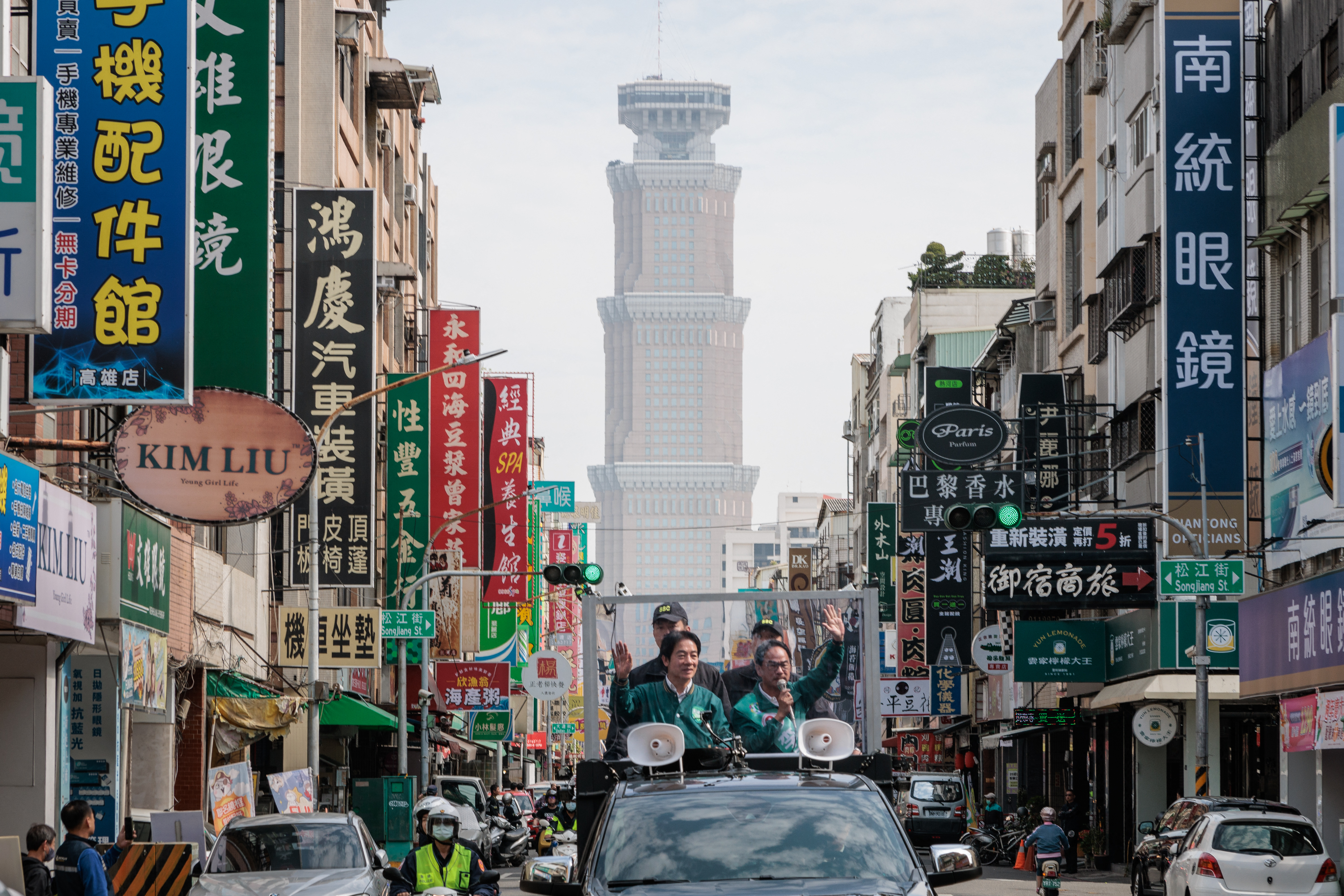 Taiwan's Vice President and presidential candidate of the ruling Democratic Progressive Party (DPP) William Lai Ching-te. He is standing in an open top vehicle on his way through the streets of in Kaohsiung to greet supporters.