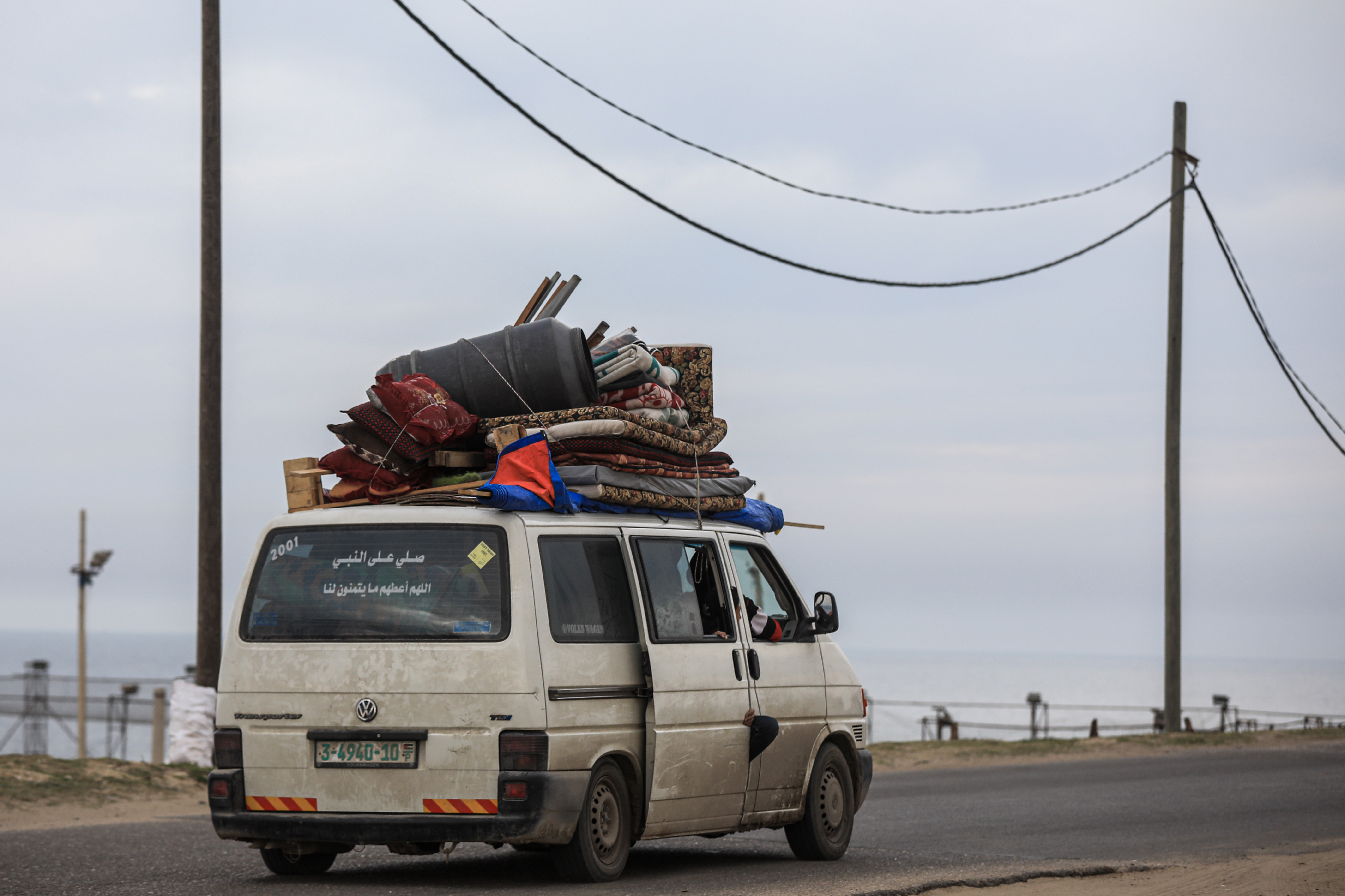 Hundreds flee in Gaza