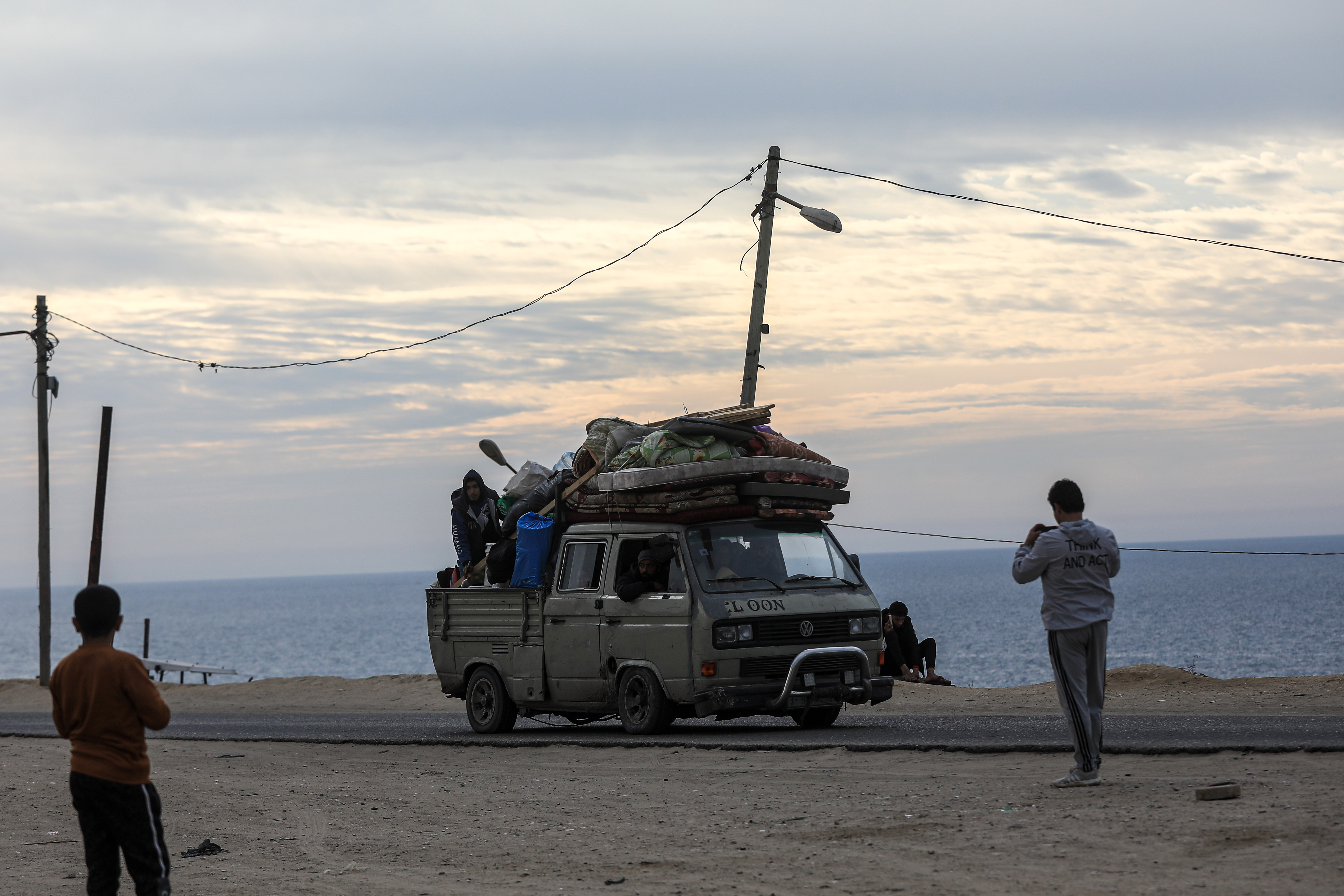 Hundreds flee in Gaza