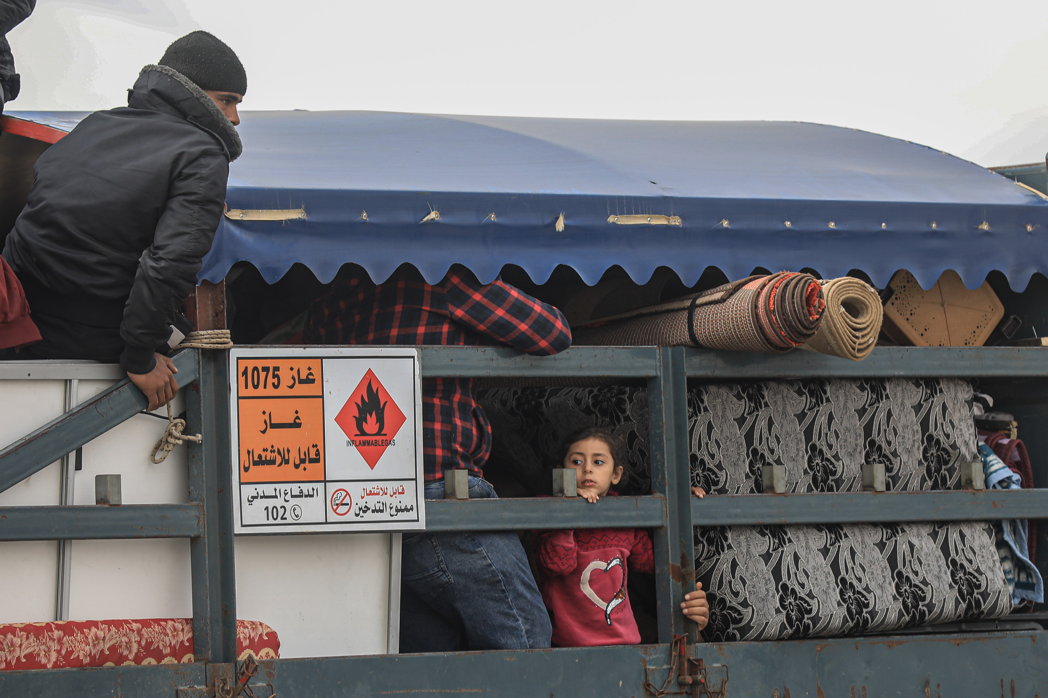 Hundreds flee in Gaza