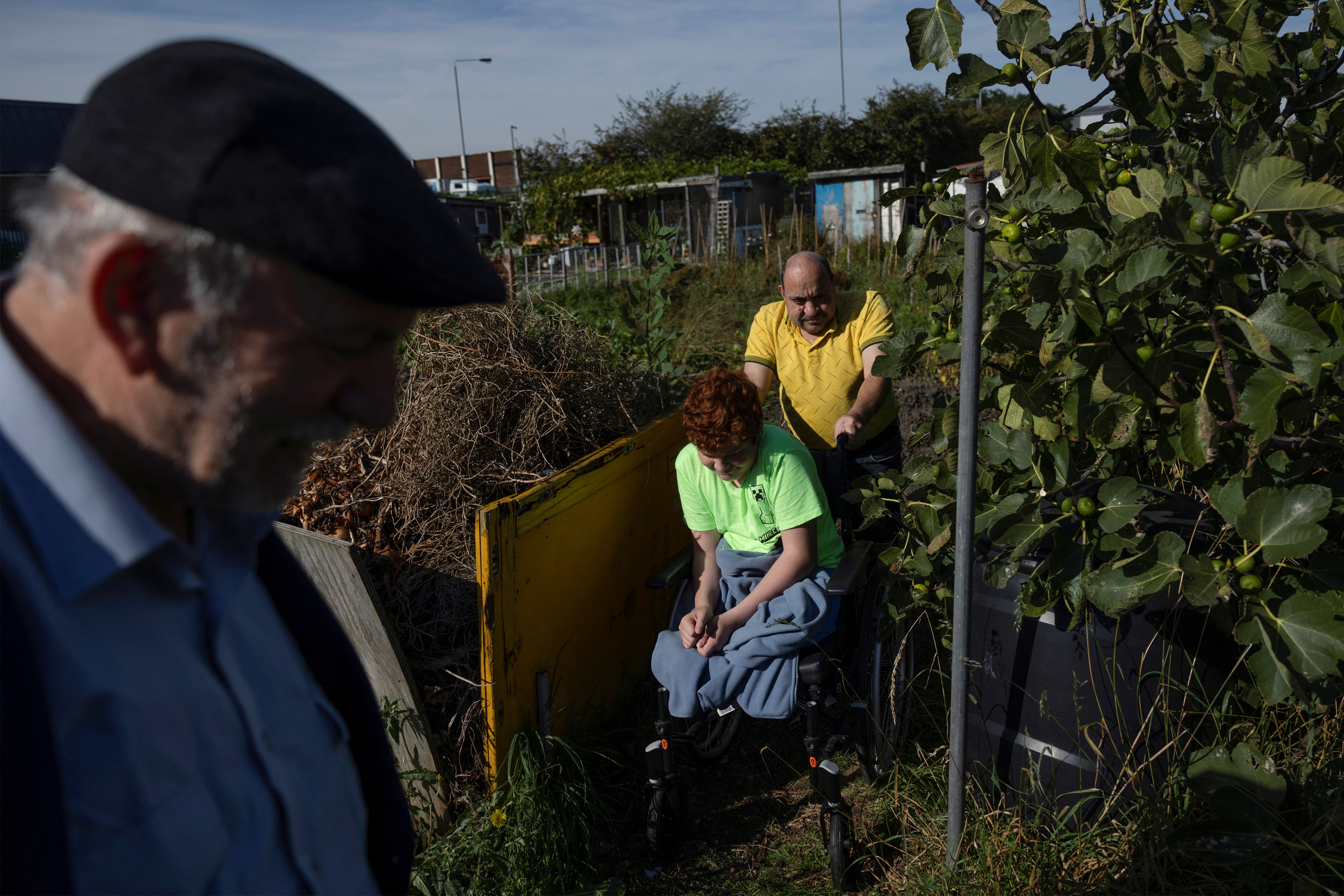A boy's arduous steps on prosthetic legs after Turkey's earthquake