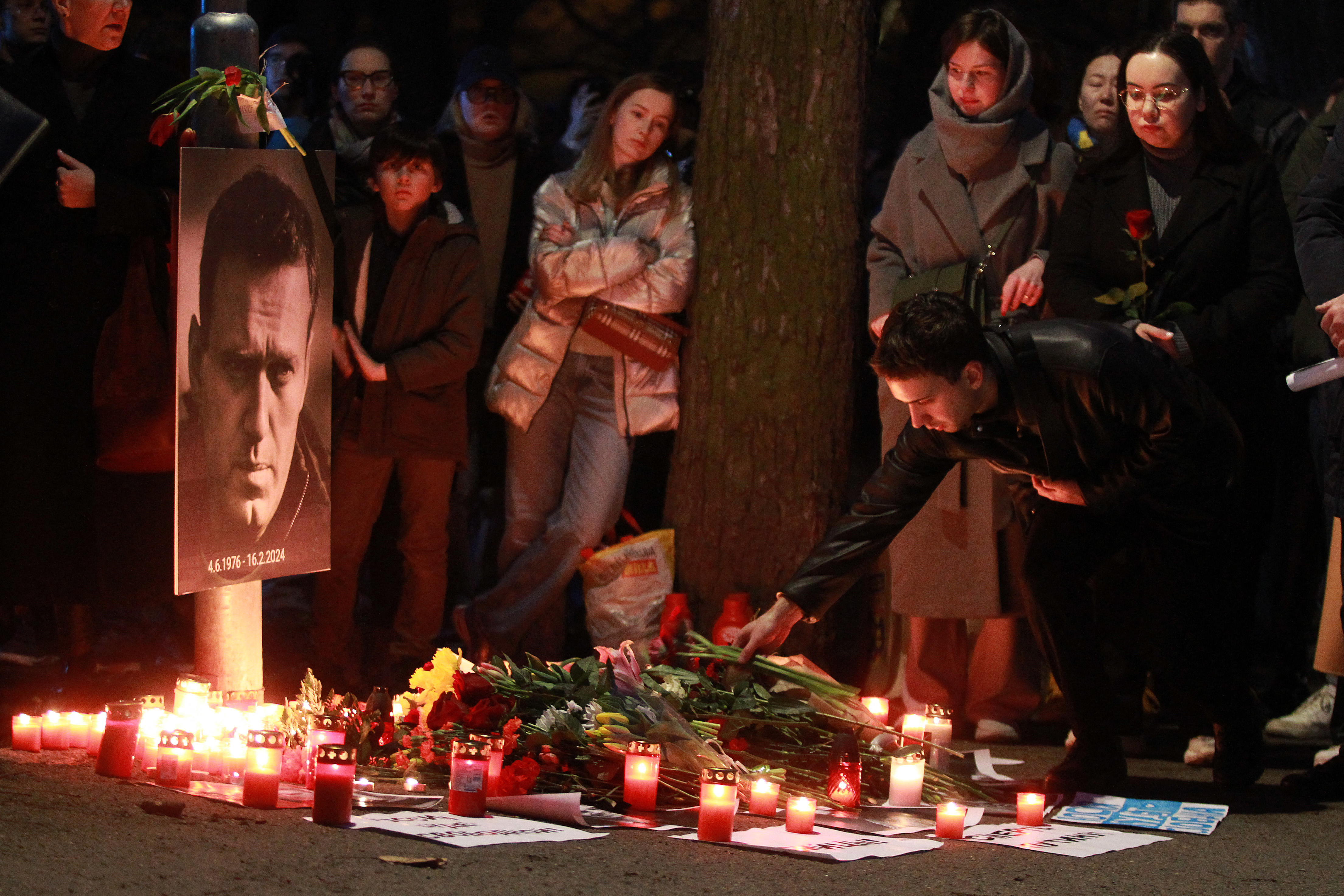 Protestors light candles on February 16, 2024 in front of the Russian embassy in Prague, after the announcement that the Kremlin's most prominent critic Alexei Navalny had died in an Arctic prison.