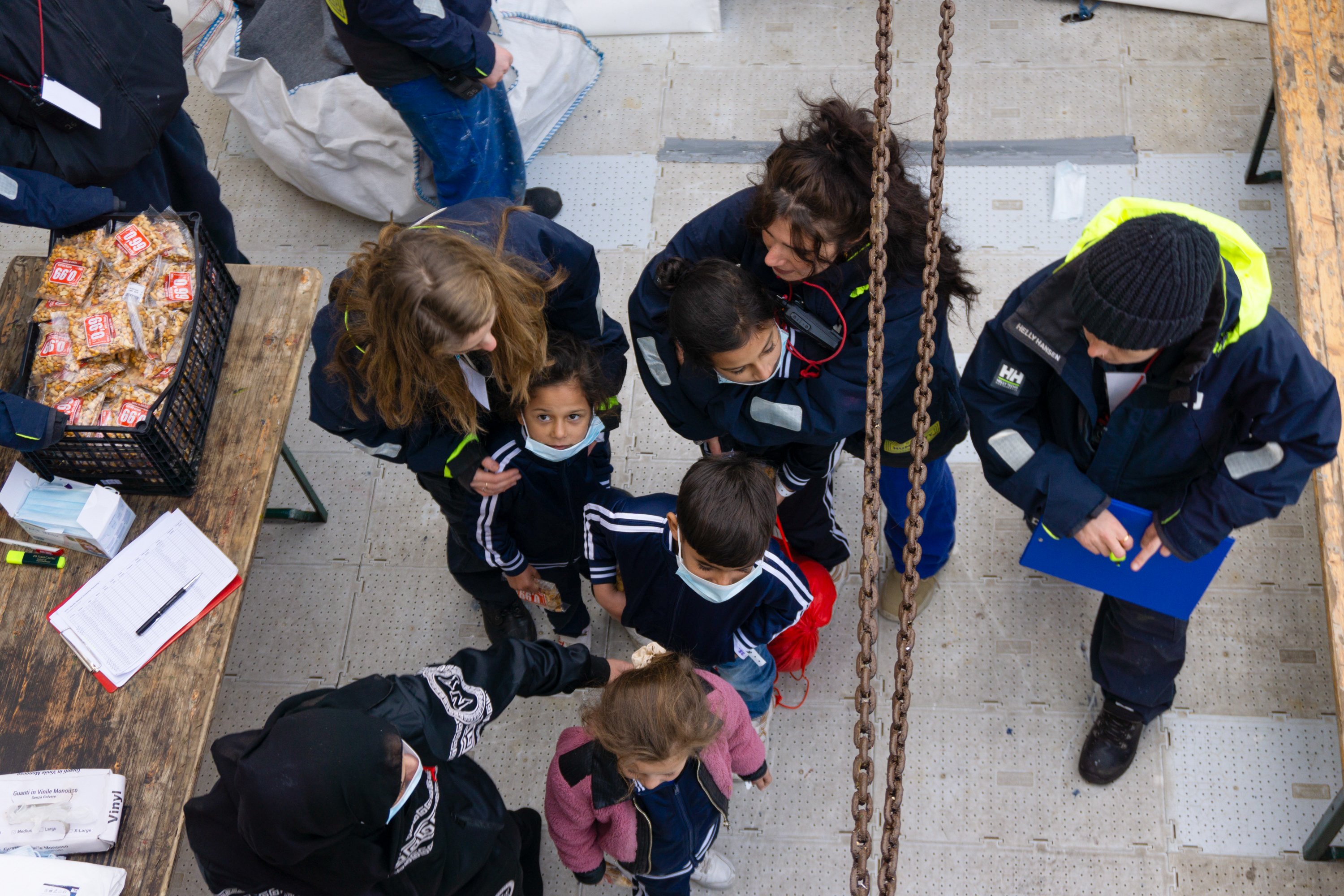 Rania and her children leaving the vessel [Nora Adin Fares/Al Jazeera]