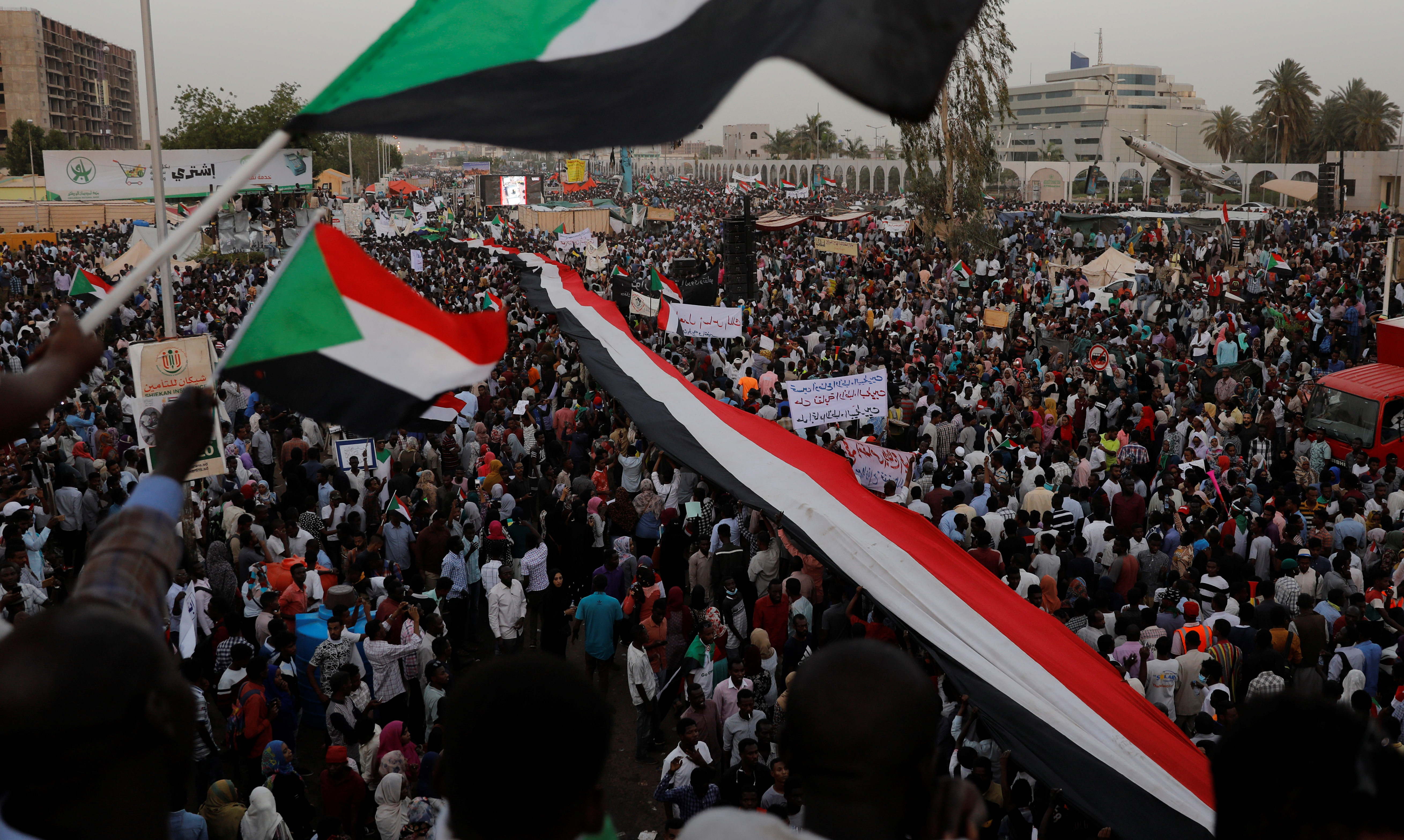 Thousands of protesters wave Sudanese flags in Khartoum, April 2019