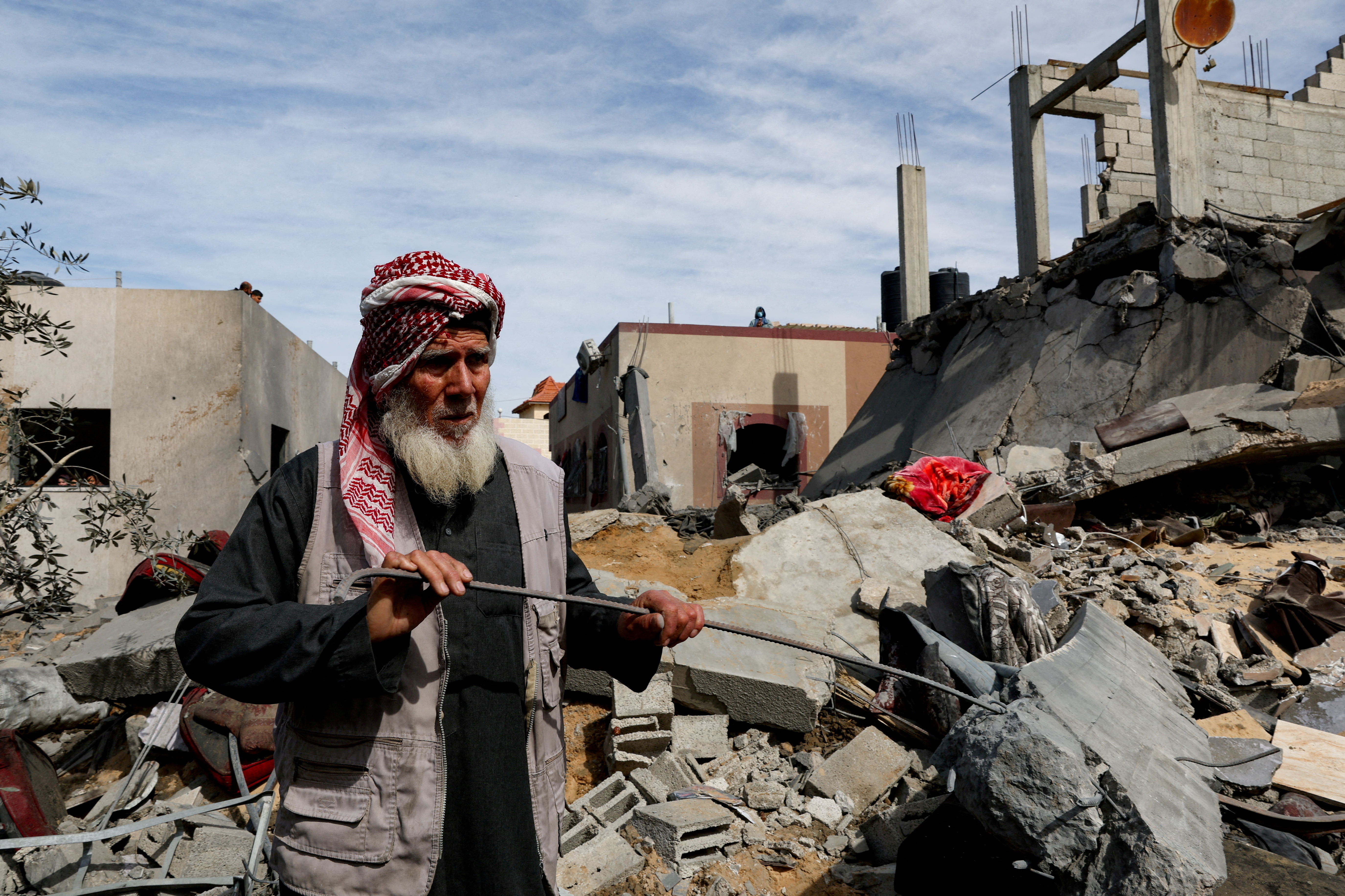 FILE PHOTO: A Palestinian stands at the site of an Israeli strike on a house, amid the ongoing conflict between Israel and Hamas, in Rafah in the southern Gaza Strip, March 1, 2024. REUTERS/Ibraheem Abu Mustafa/File Photo