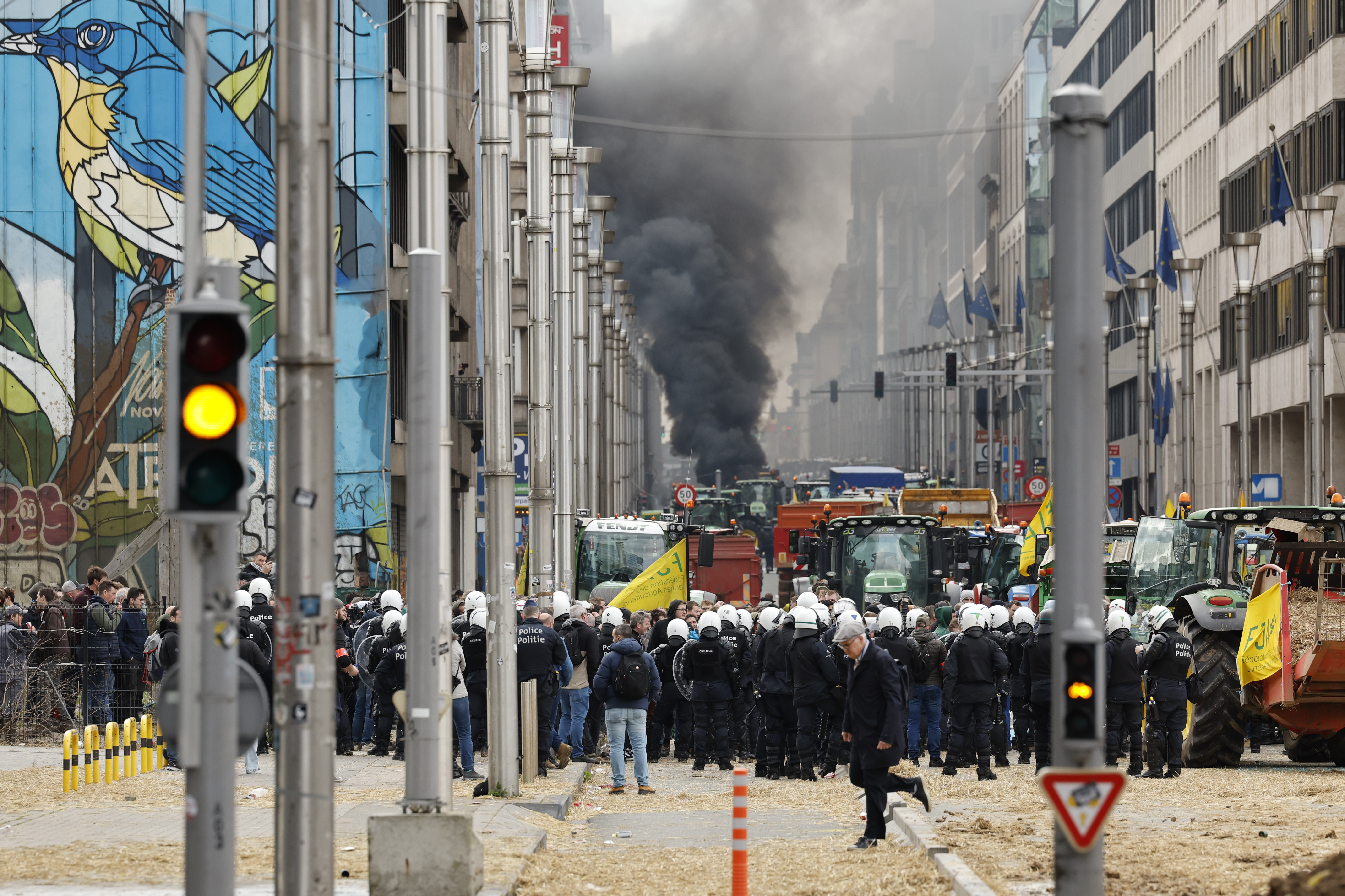Farmers again block Brussels to protest EU policies