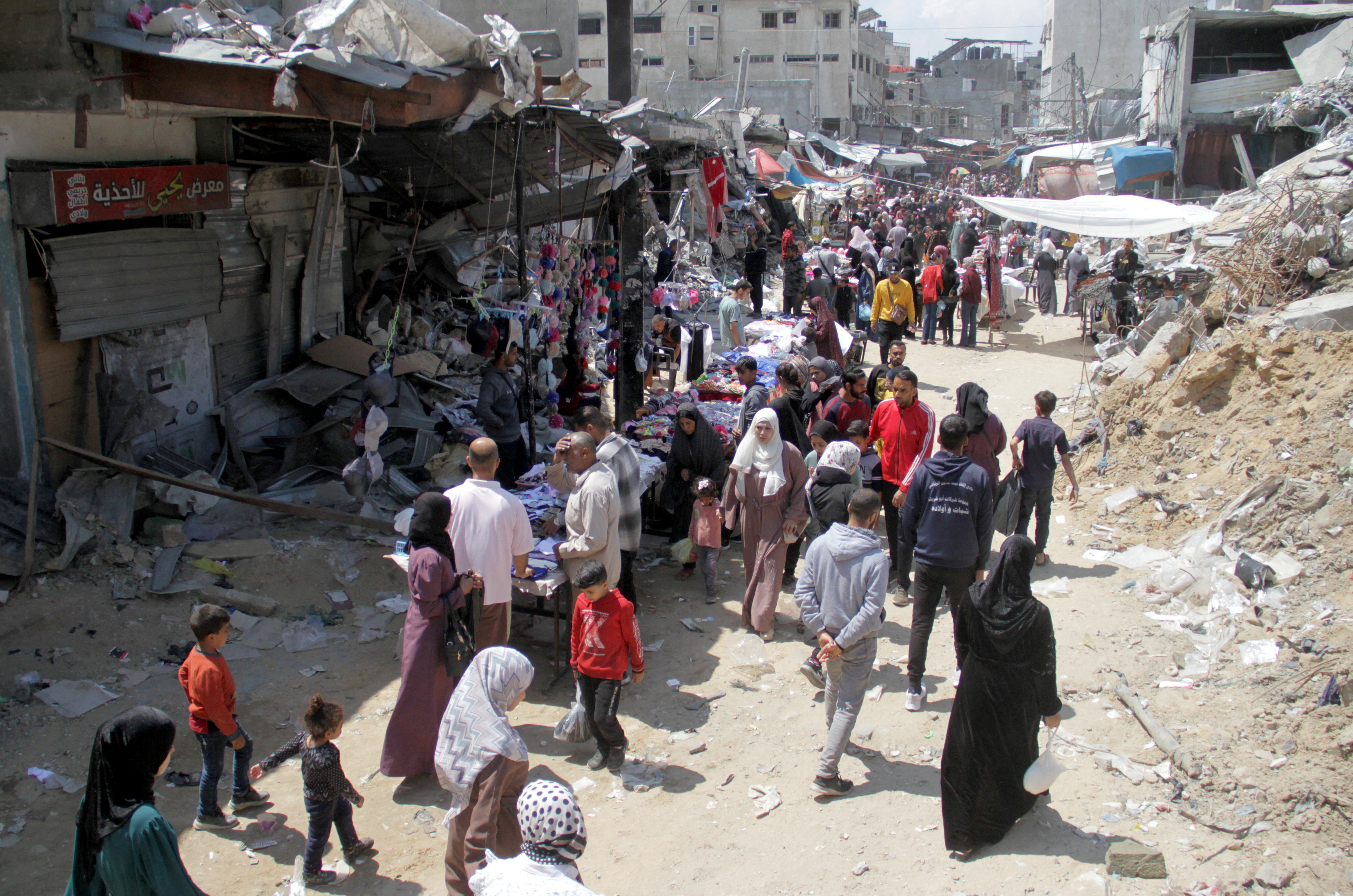 Palestinians shop as they prepare for the upcoming holiday of Eid al-Fitr, marking the end of the holy fasting month of Ramadan amid the ongoing conflict between Israel and the Palestinian Islamist group Hamas, in northern Gaza Strip, April 9, 2024