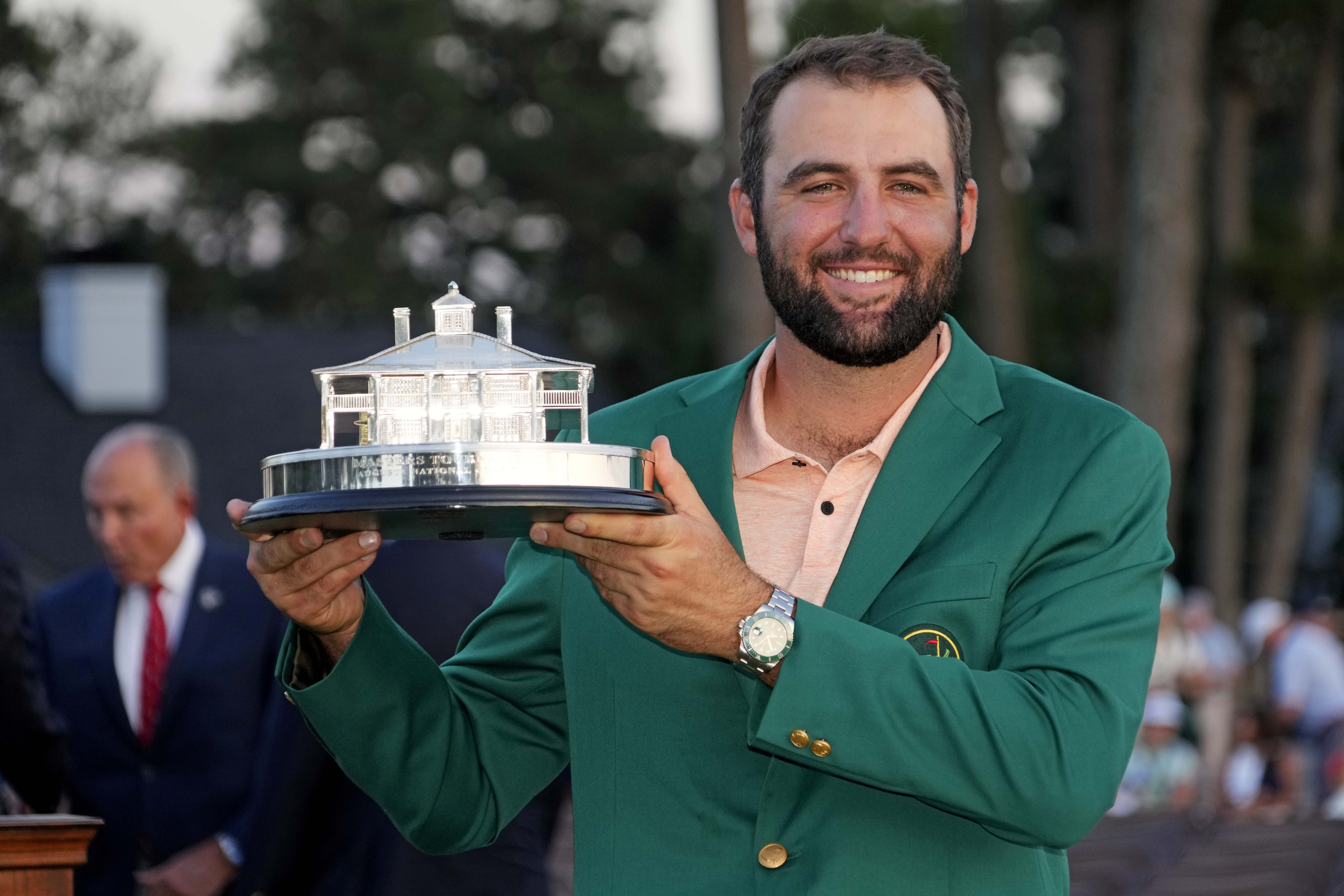 Scottie Scheffler holds Trophy.