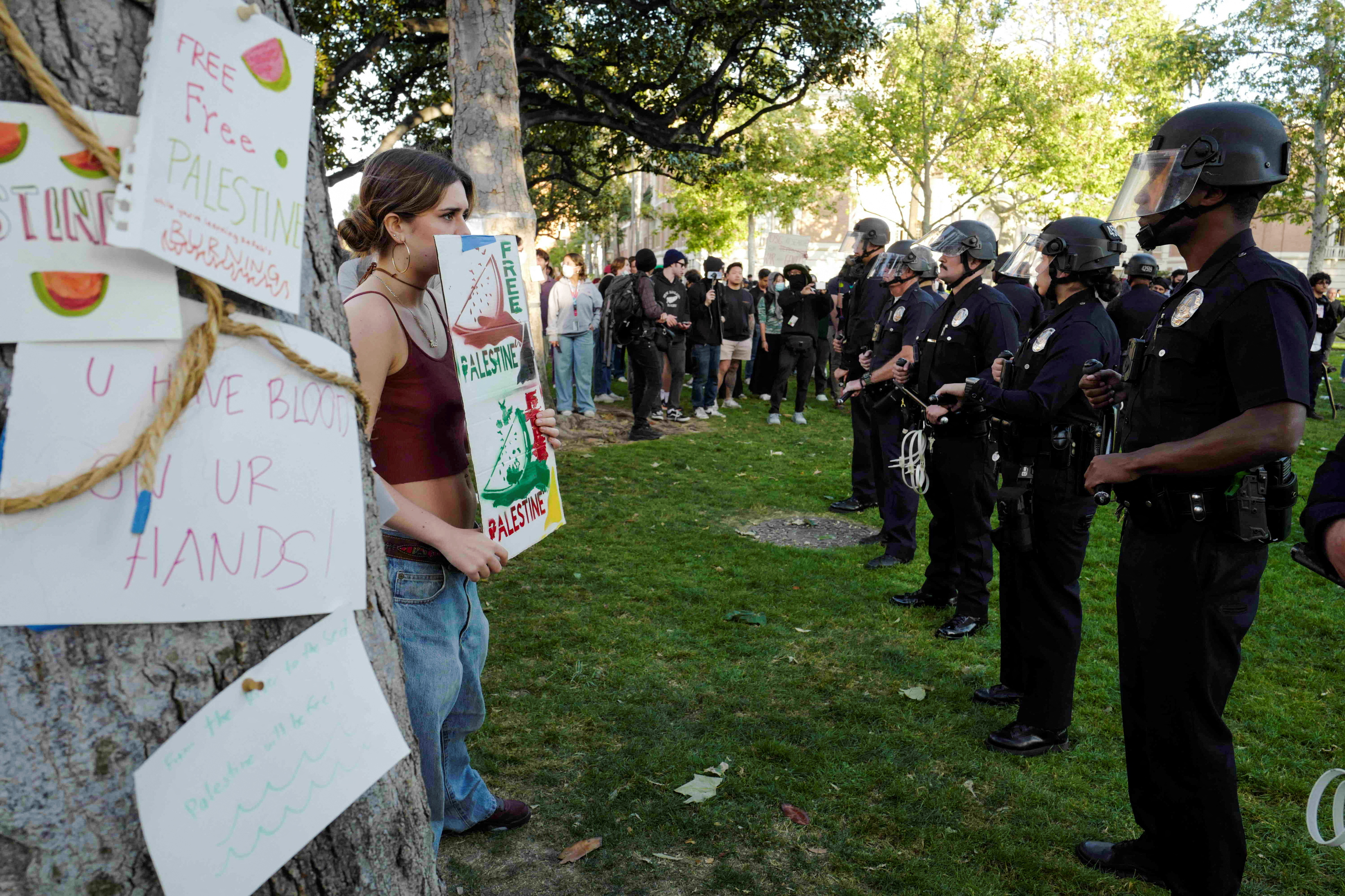 Pro-Palestinian protests spread at US universities