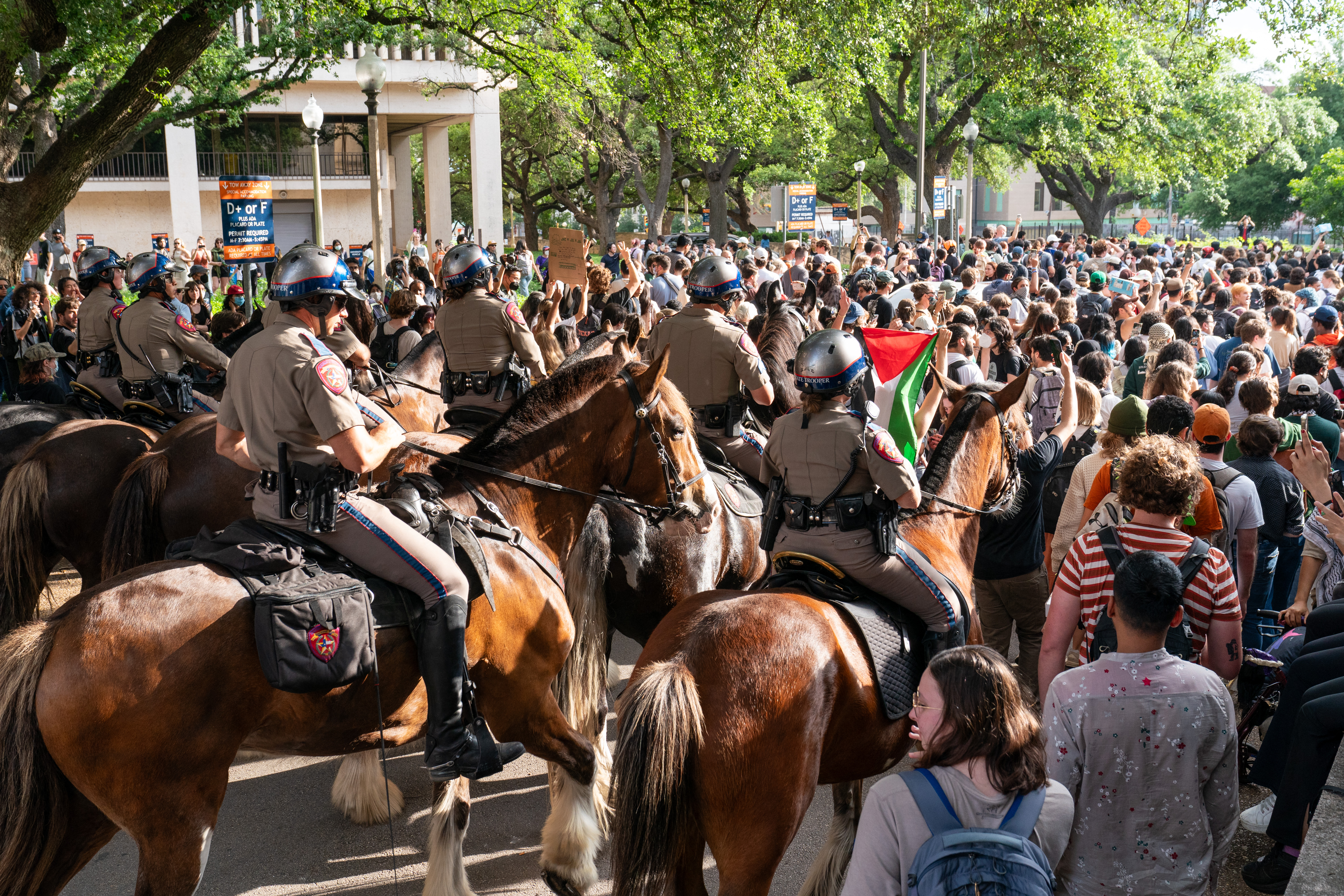 Pro-Palestinian protests spread at US universities