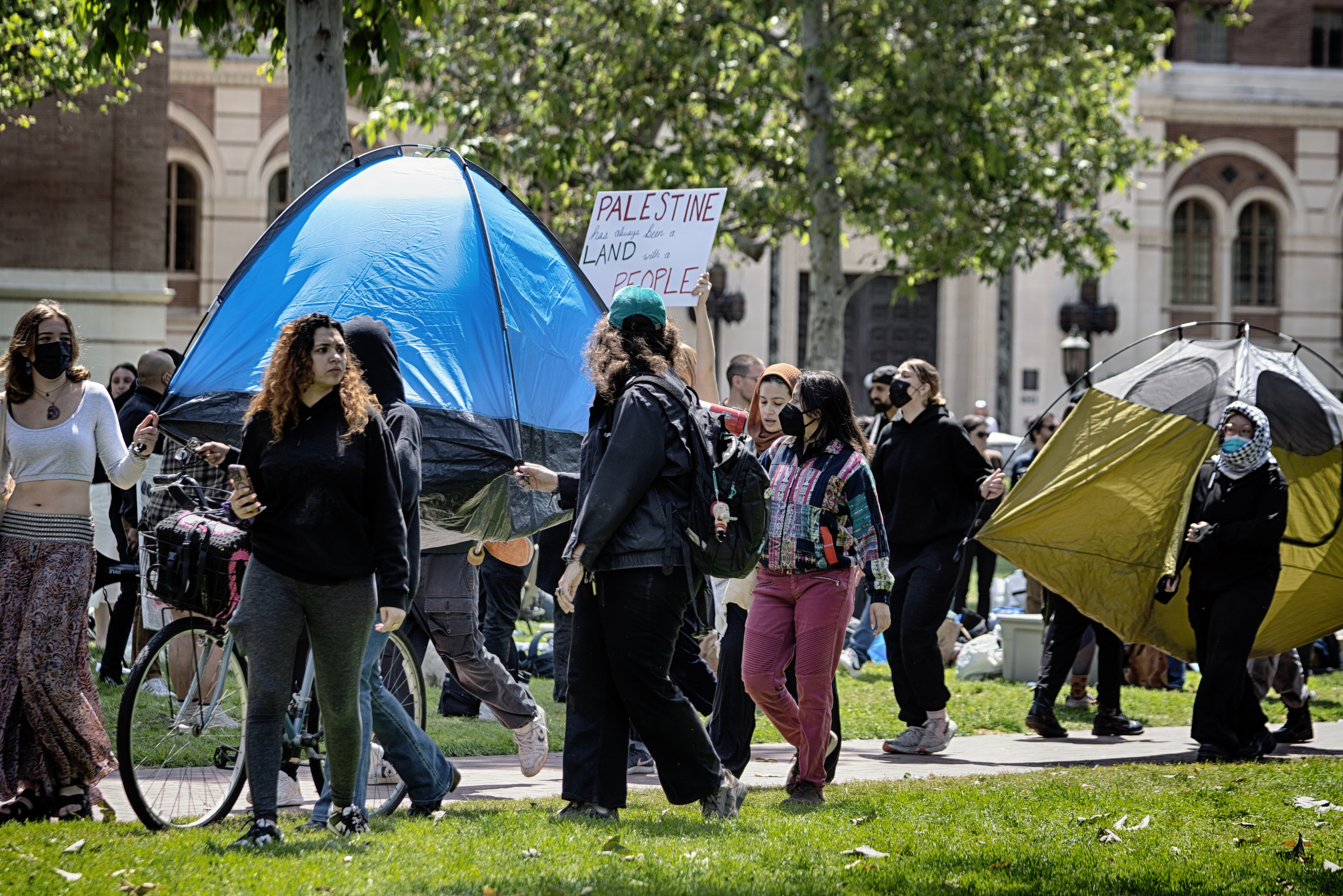 Pro-Palestinian protests spread at US universities