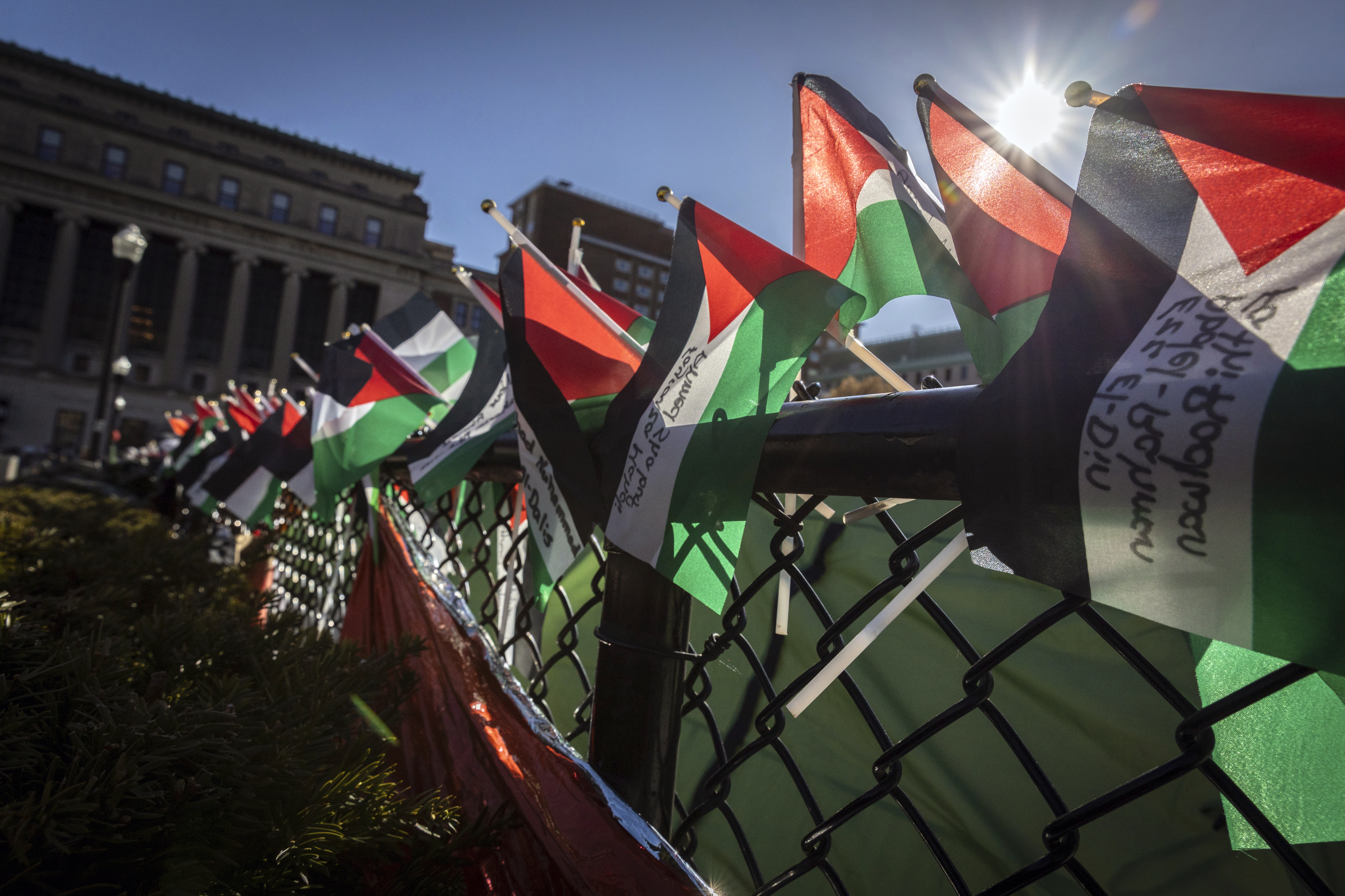 Pro-Palestinian protests spread at US universities