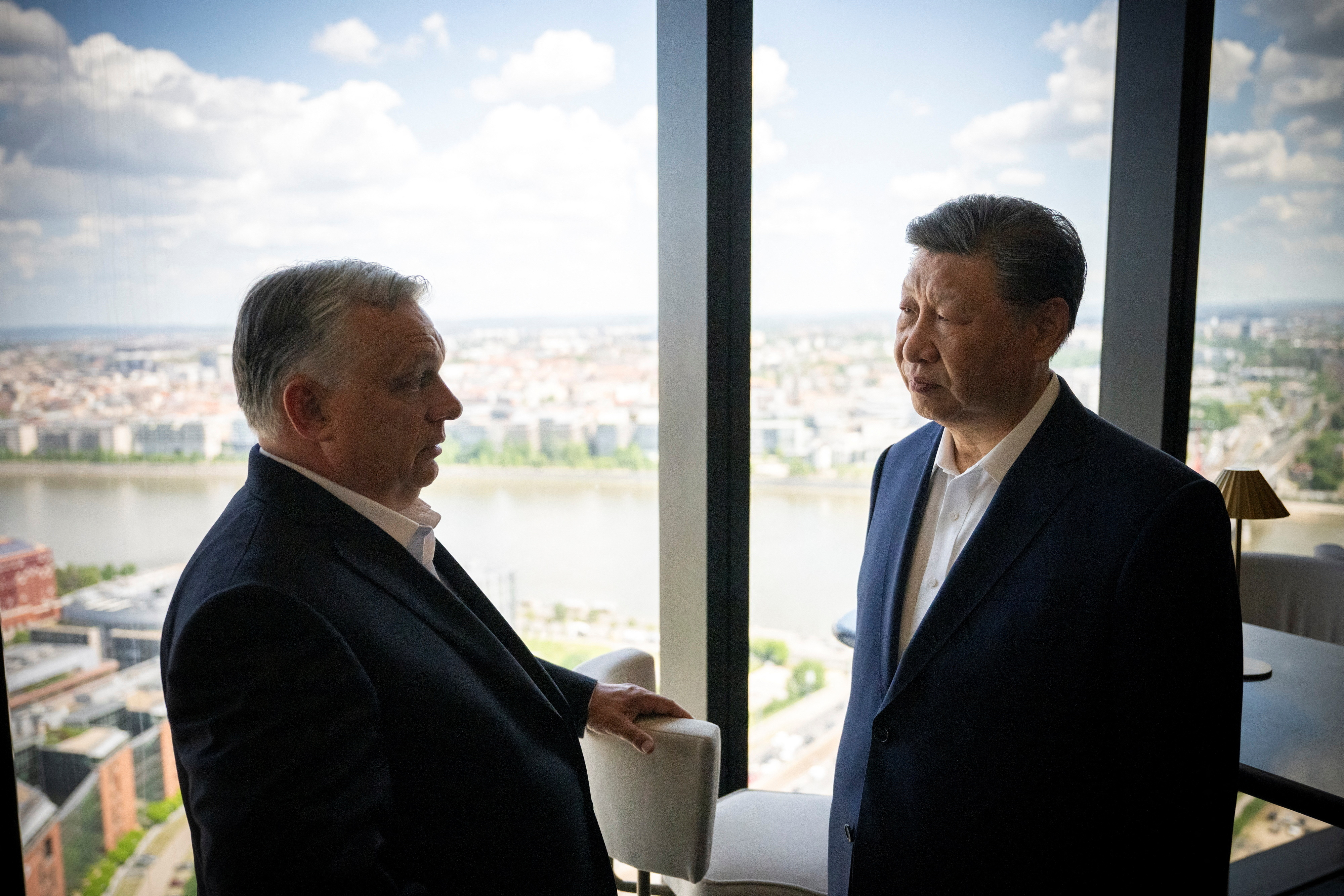 Hungarian Prime Minister Viktor Orban and Chinese President Xi Jinping talk after a lunch in a restaurant in Budapest, Hungary, May 10, 2024. PM Office/Vivien Cher Benko/Handout via REUTERS THIS IMAGE HAS BEEN SUPPLIED BY A THIRD PARTY. NO RESALES. NO ARCHIVES