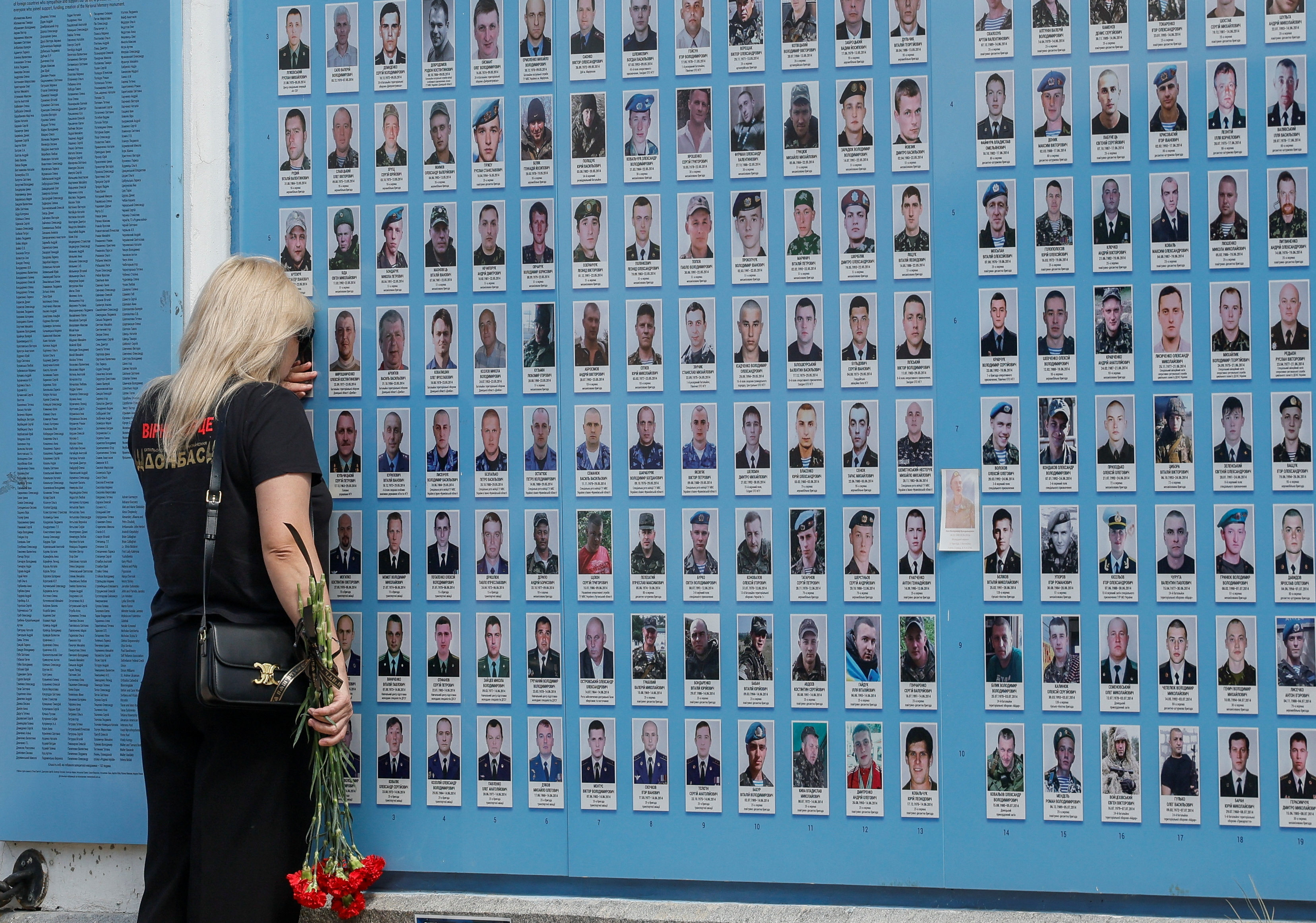 A woman visits the Memory Wall of Fallen Defenders of Ukraine as Ukrainians mark Day of Heroes, amid Russia's attack on Ukraine, in Kyiv, Ukraine May 23, 2024. REUTERS/Gleb Garanich