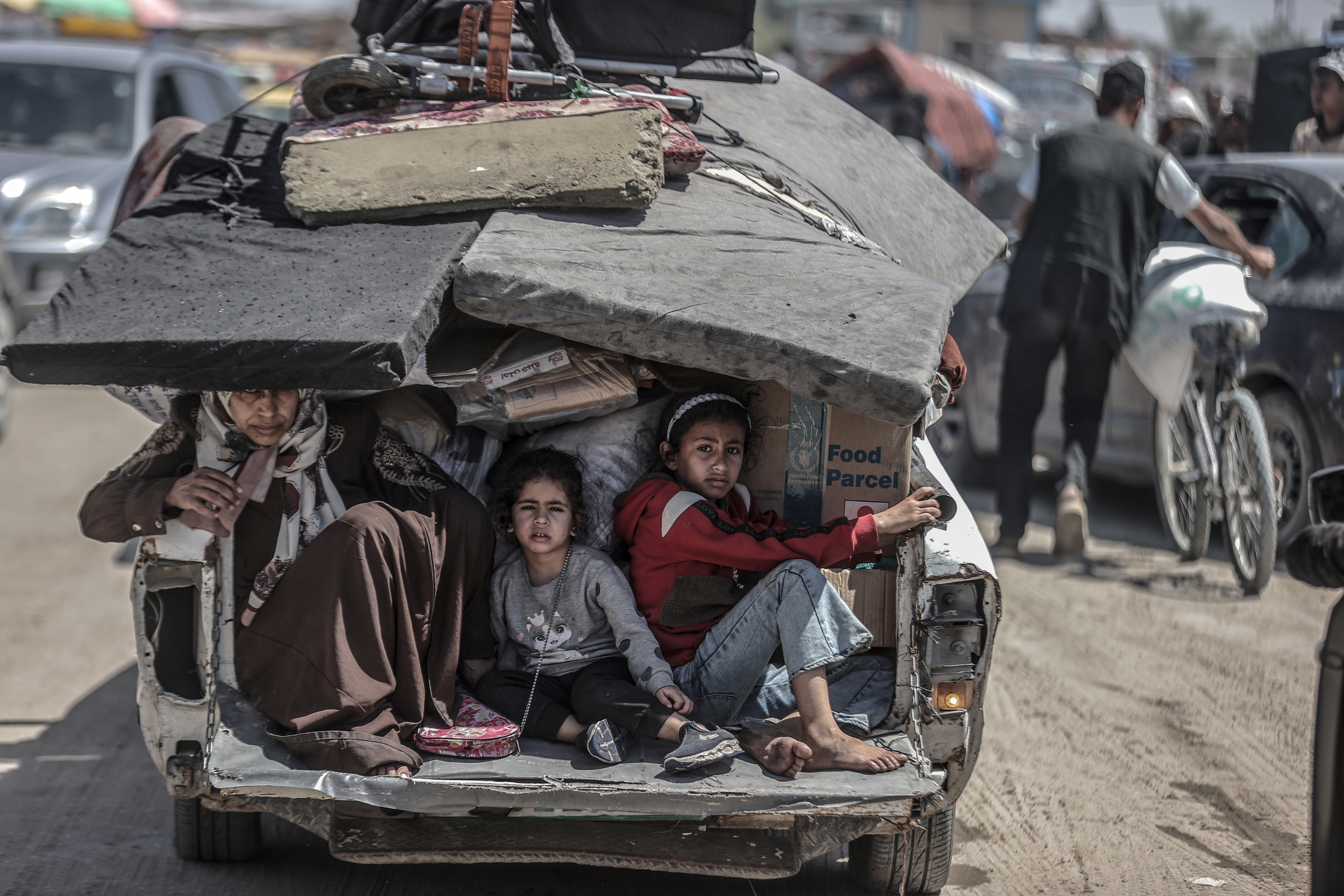 RAFAH, GAZA - MAY 8: Children sit back on a truck as Palestinians with their packed belongings, continue to depart from the eastern neighborhoods of the city due to ongoing Israeli attacks in Rafah, Gaza on May 8, 2024. ( Ali Jadallah - Anadolu Agency )