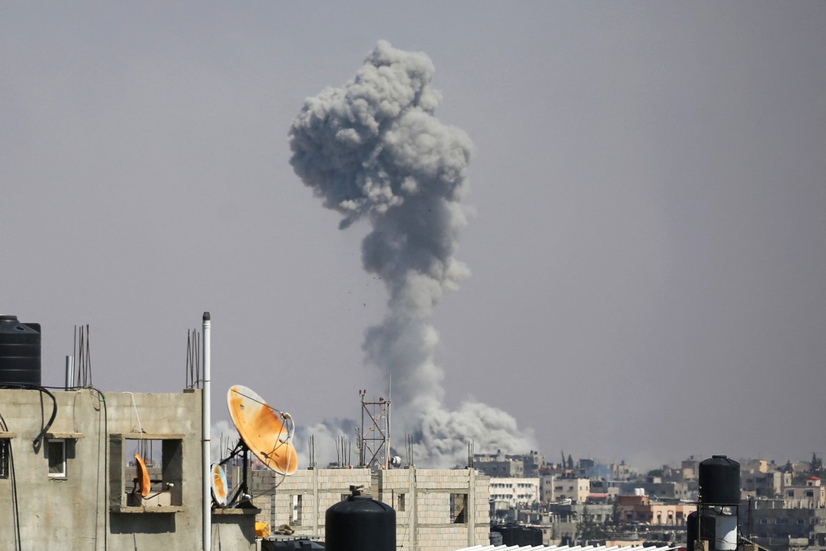 Smoke billows from Israeli strikes on eastern Rafah in the southern Gaza Strip on May 7, 2024, amid the ongoing conflict between Israel and the Palestinian Hamas movement. (Photo by AFP)