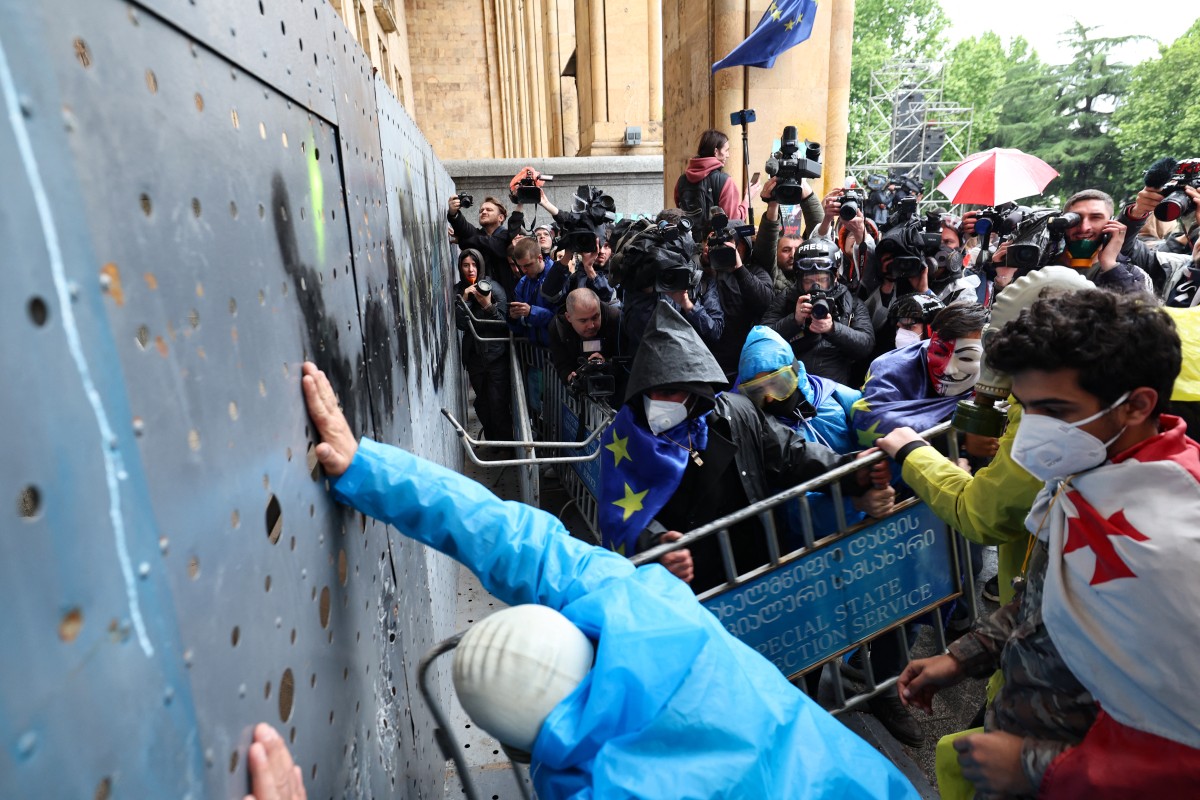 Georgian protesters rally against the controversial "foreign influence" bill