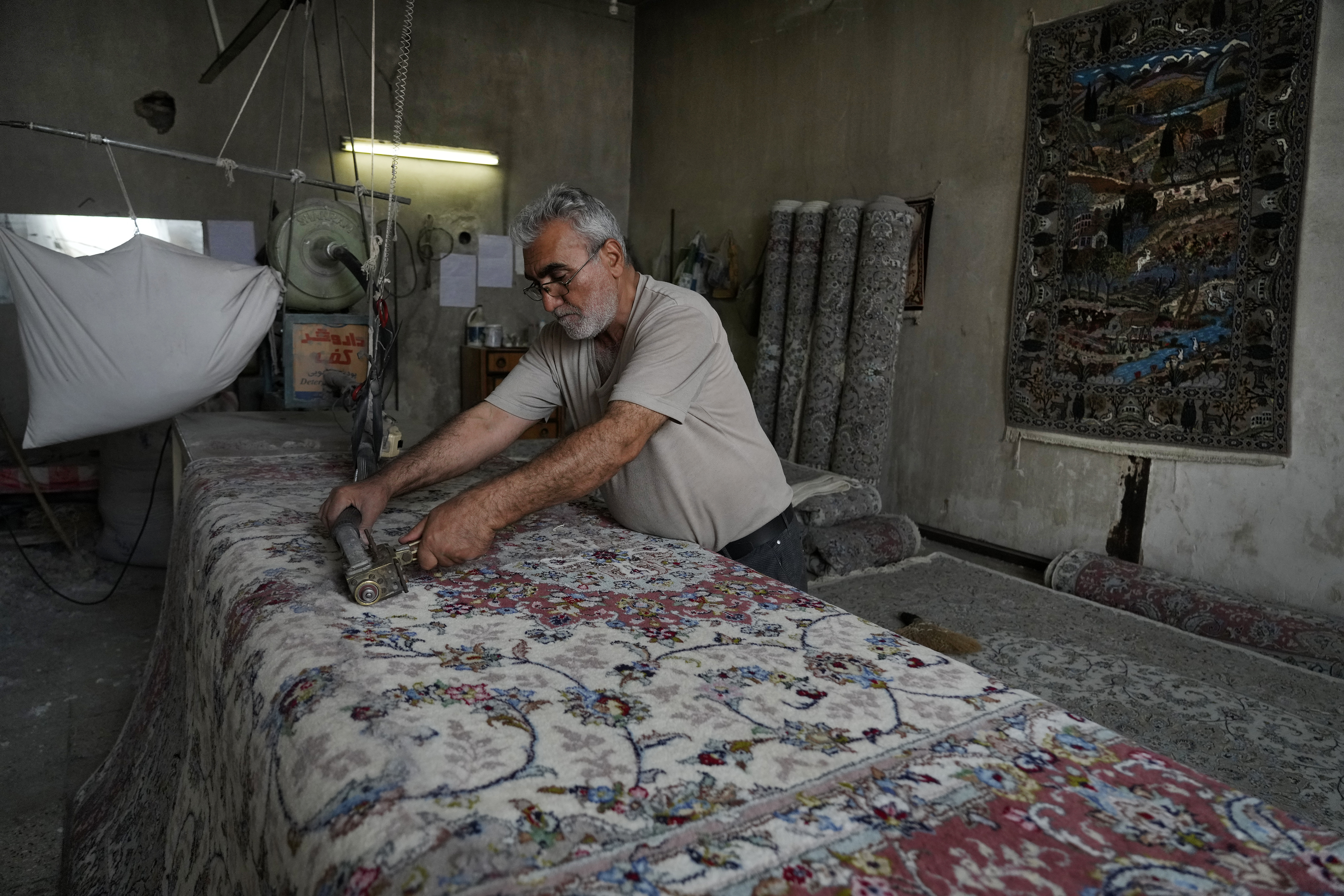 Iran Unraveling Carpet Sales