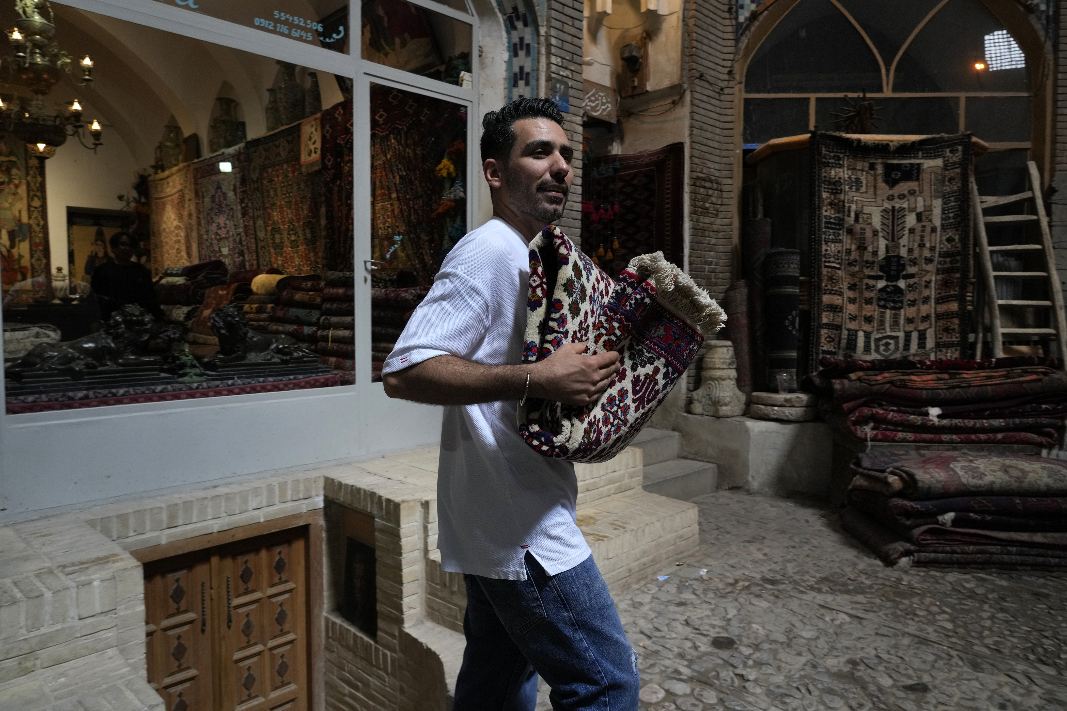 Iran Unraveling Carpet Sales