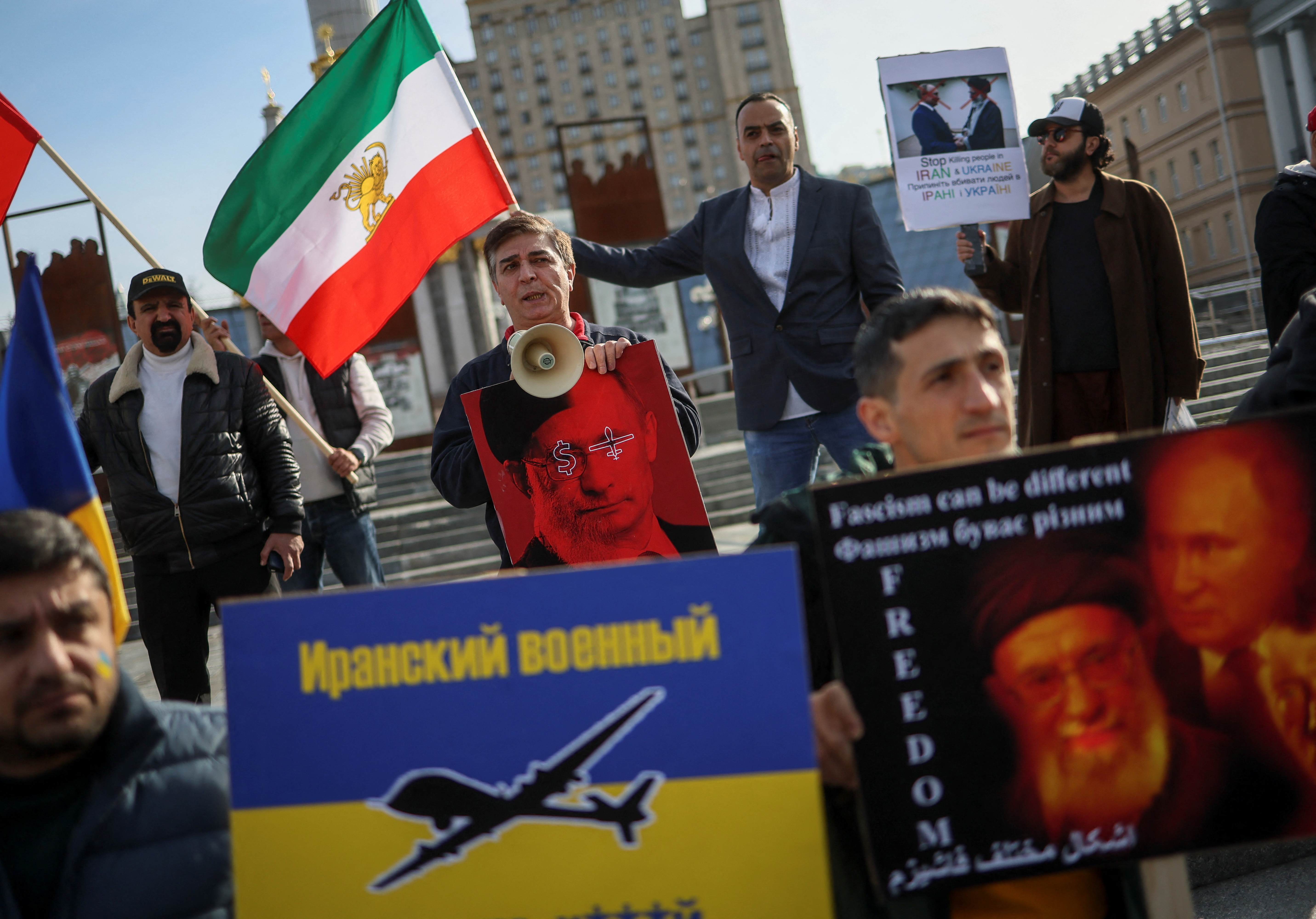 Iranians who live in Ukraine, attend a protest against Iran's government and deliveries of Iranian drones to Russia, amid Russia's attack on Ukraine, in central Kyiv, Ukraine October 28, 2022. REUTERS/Gleb Garanich