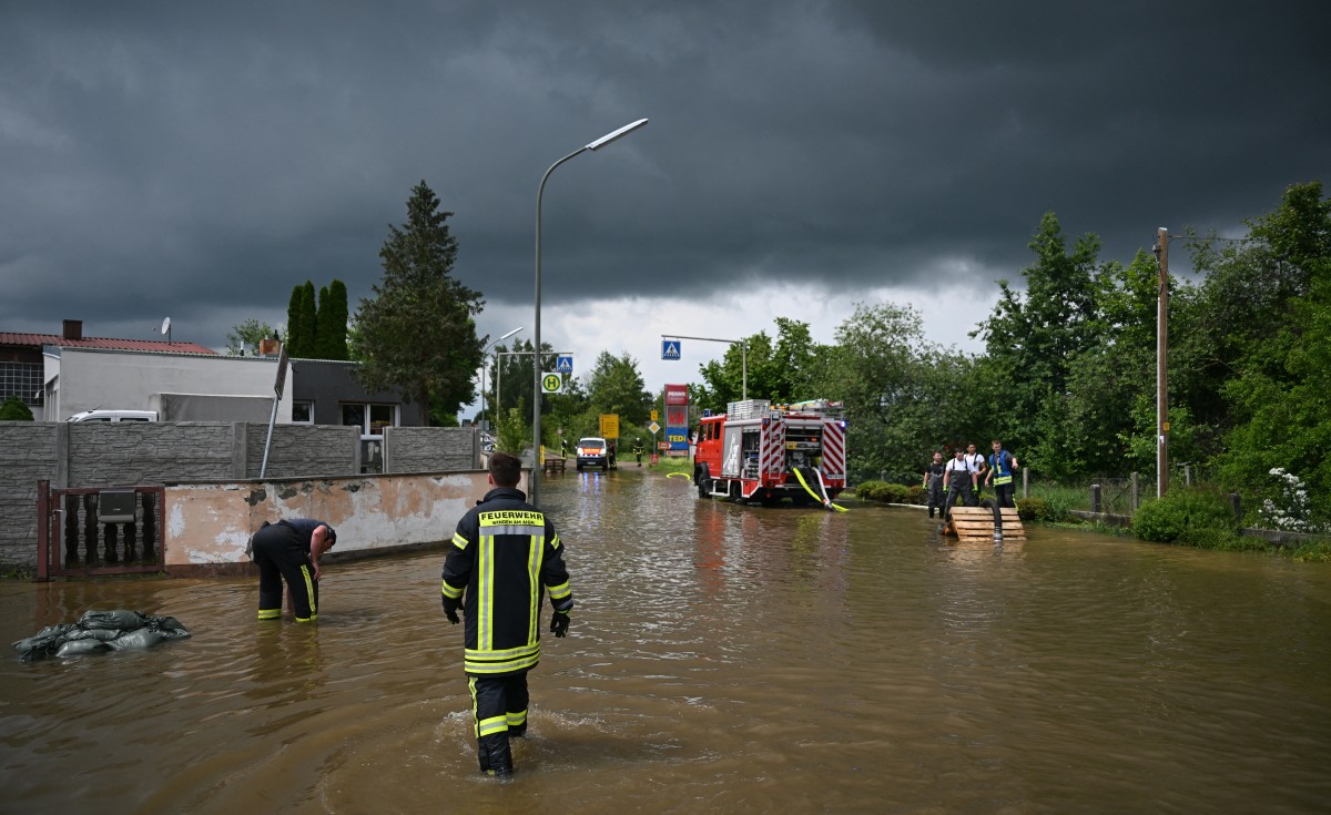 Four dead as floods sweep southern Germany