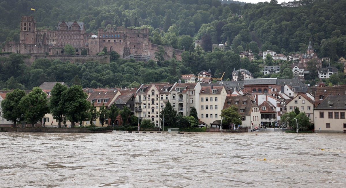 Four dead as floods sweep southern Germany