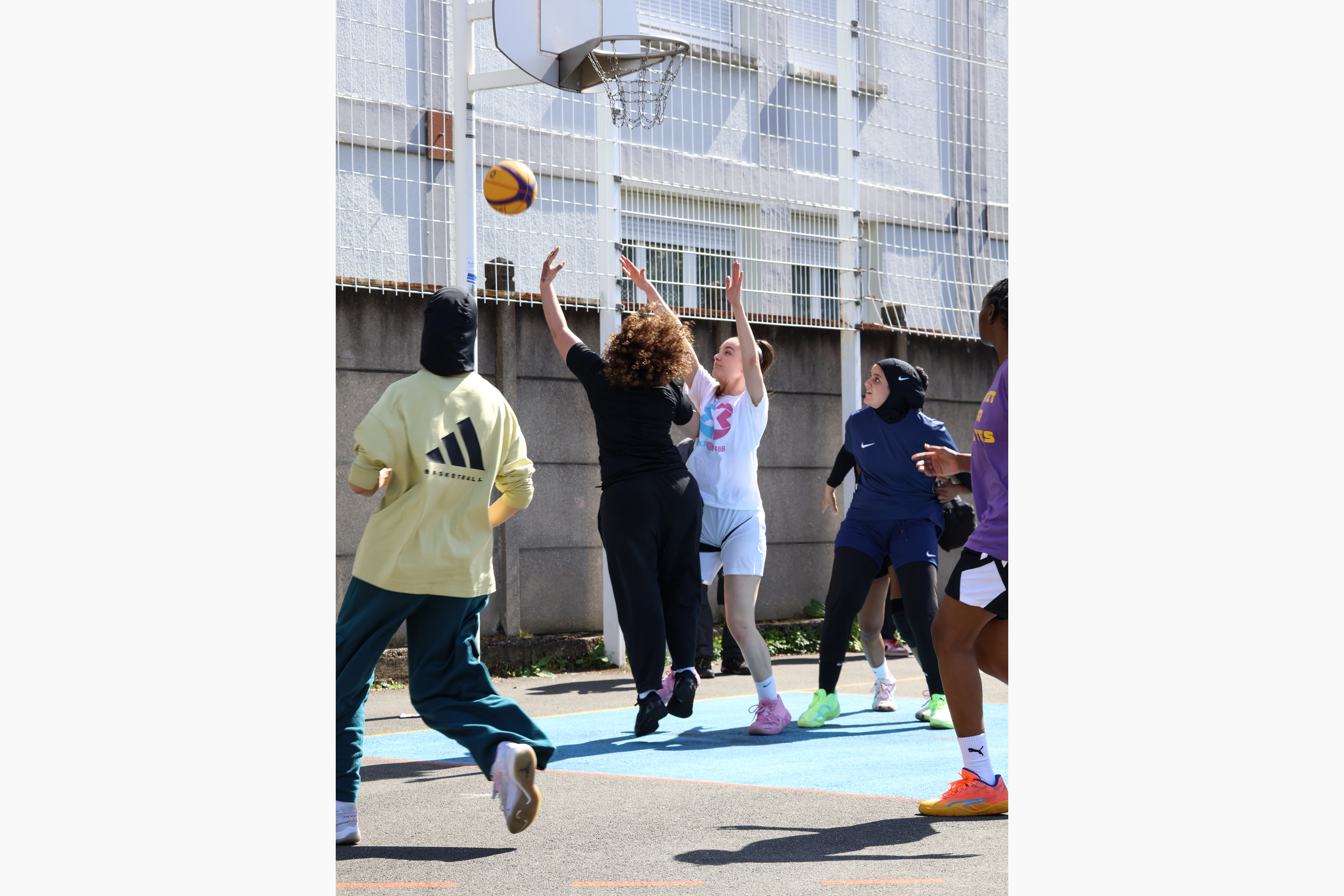 Women basketball players on court.