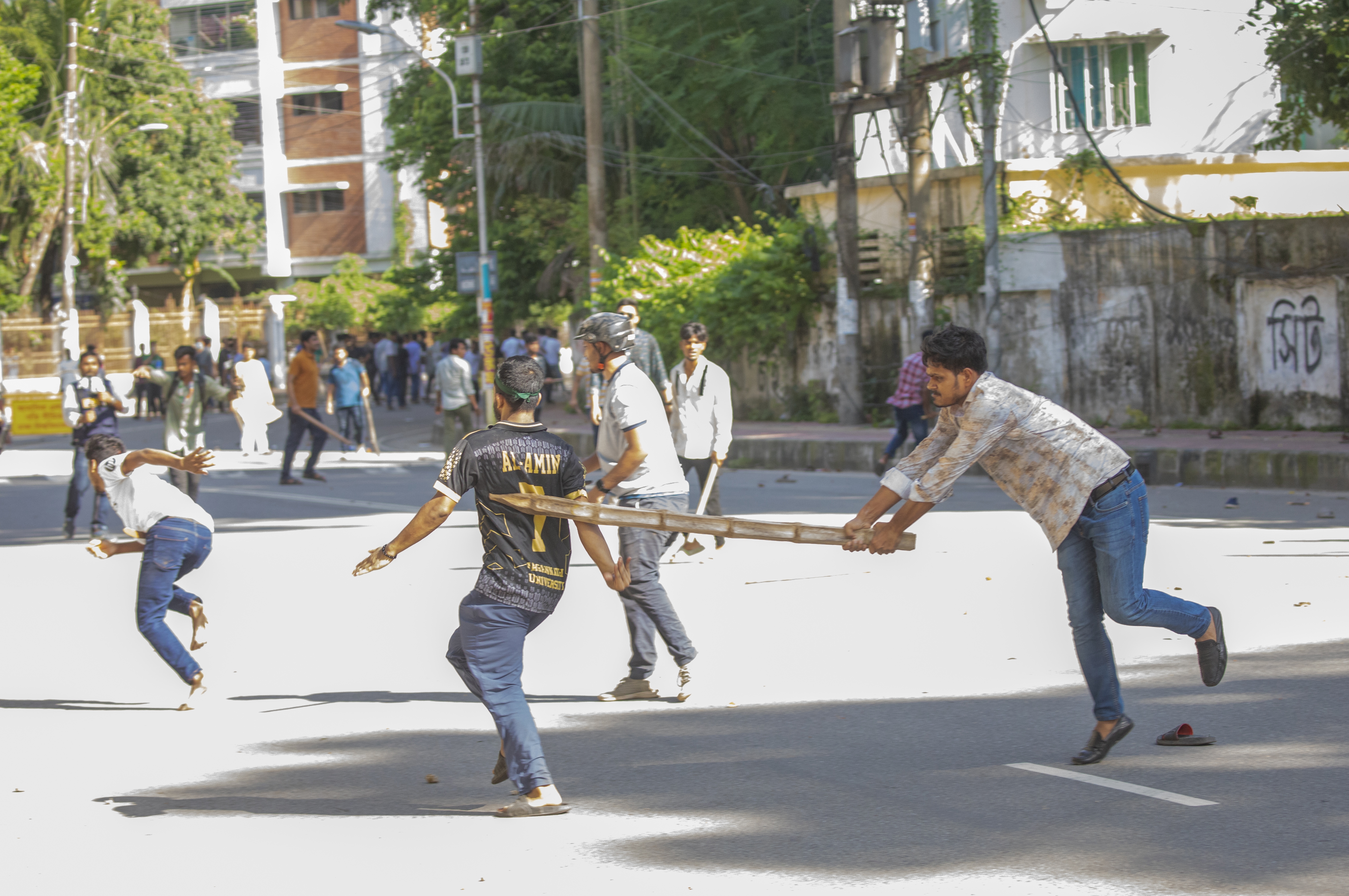 Violent clashes leave scores injured in Bangladesh