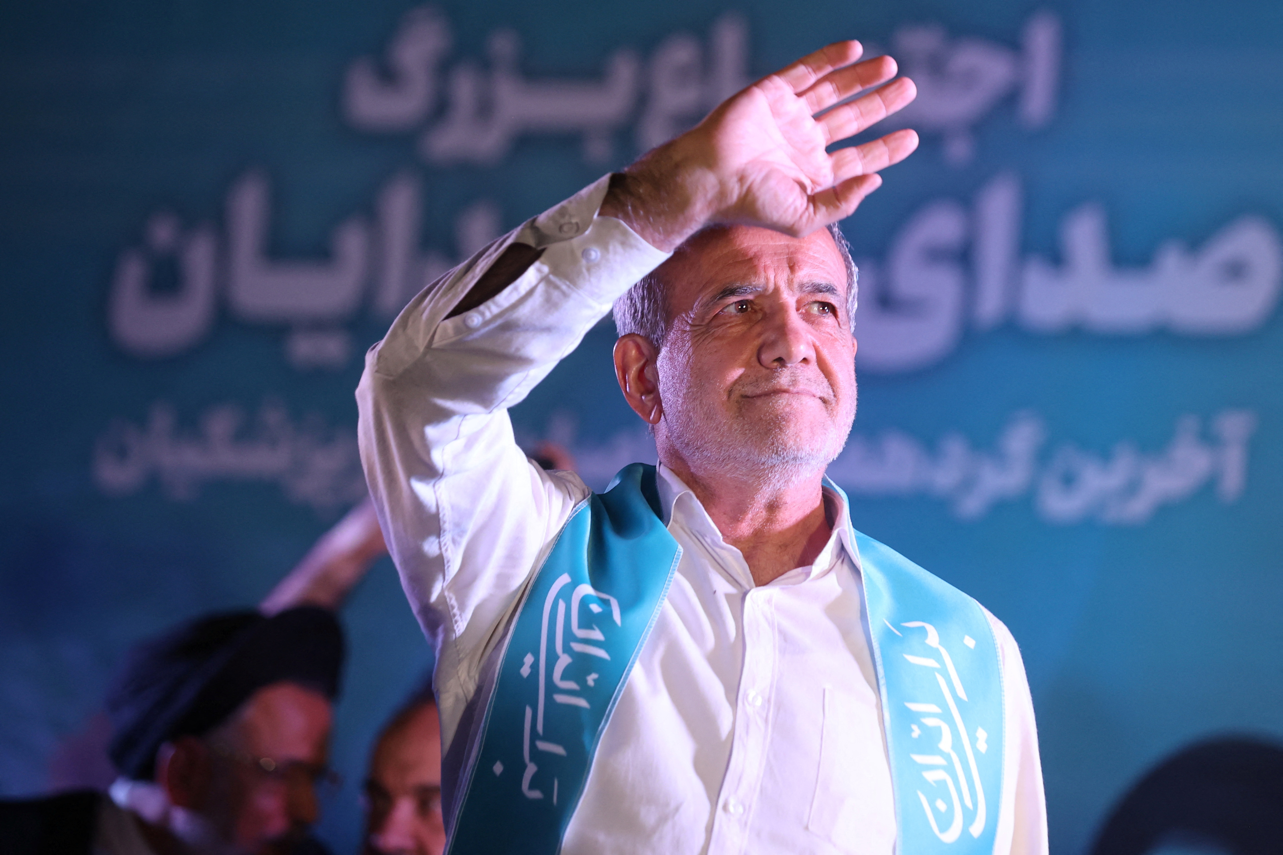 Iranian presidential candidate Masoud Pezeshkian waves during a campaign event in Tehran, Iran, July 3, 2024. Majid Asgaripour/WANA (West Asia News Agency) via REUTERS ATTENTION EDITORS - THIS PICTURE WAS PROVIDED BY A THIRD PARTY