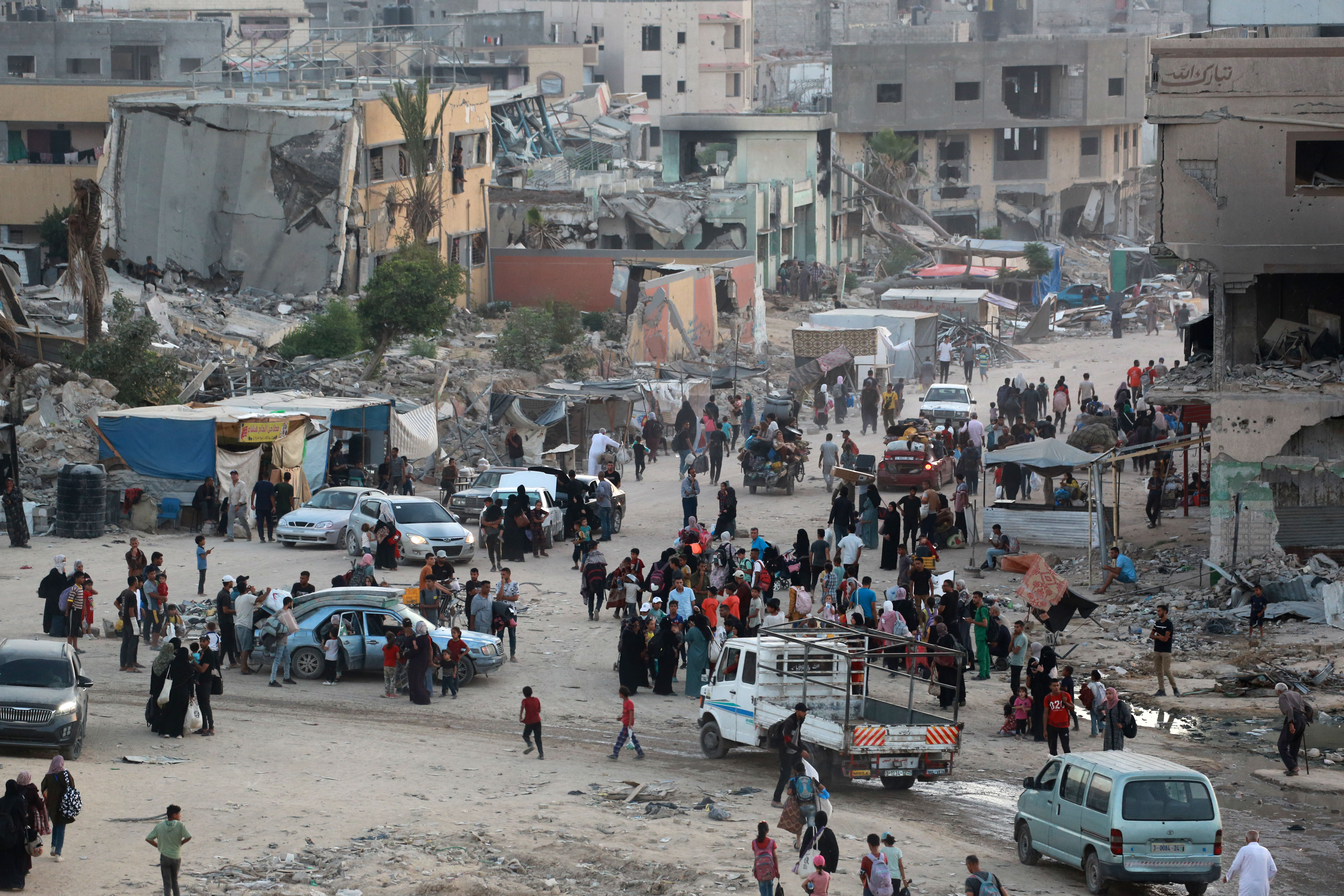 Displaced Palestinians leave an area in east Khan Younis