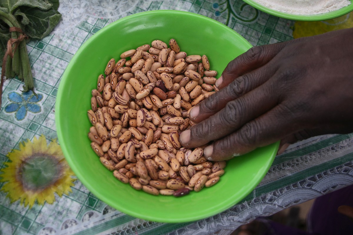 A lady selects sugar beans