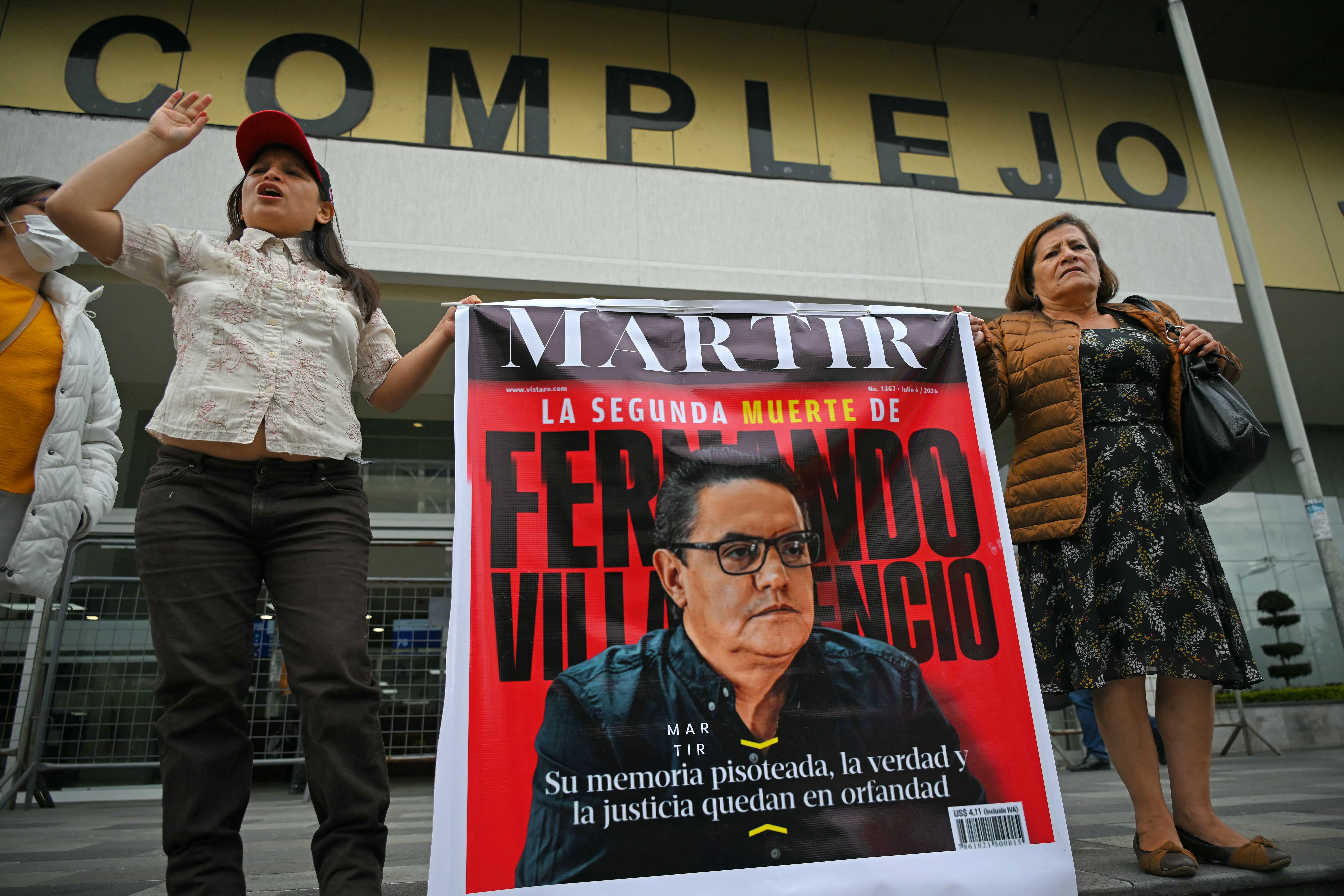 Supporters of Fernando Villavicencio shout slogans as they await the sentencing at the trial against the five alleged murderers of former Ecuadorian presidential candidate Fernando Villavicencio at the Judicial Complex in Quito on July 12, 2024. (Photo by Rodrigo BUENDIA / AFP)
