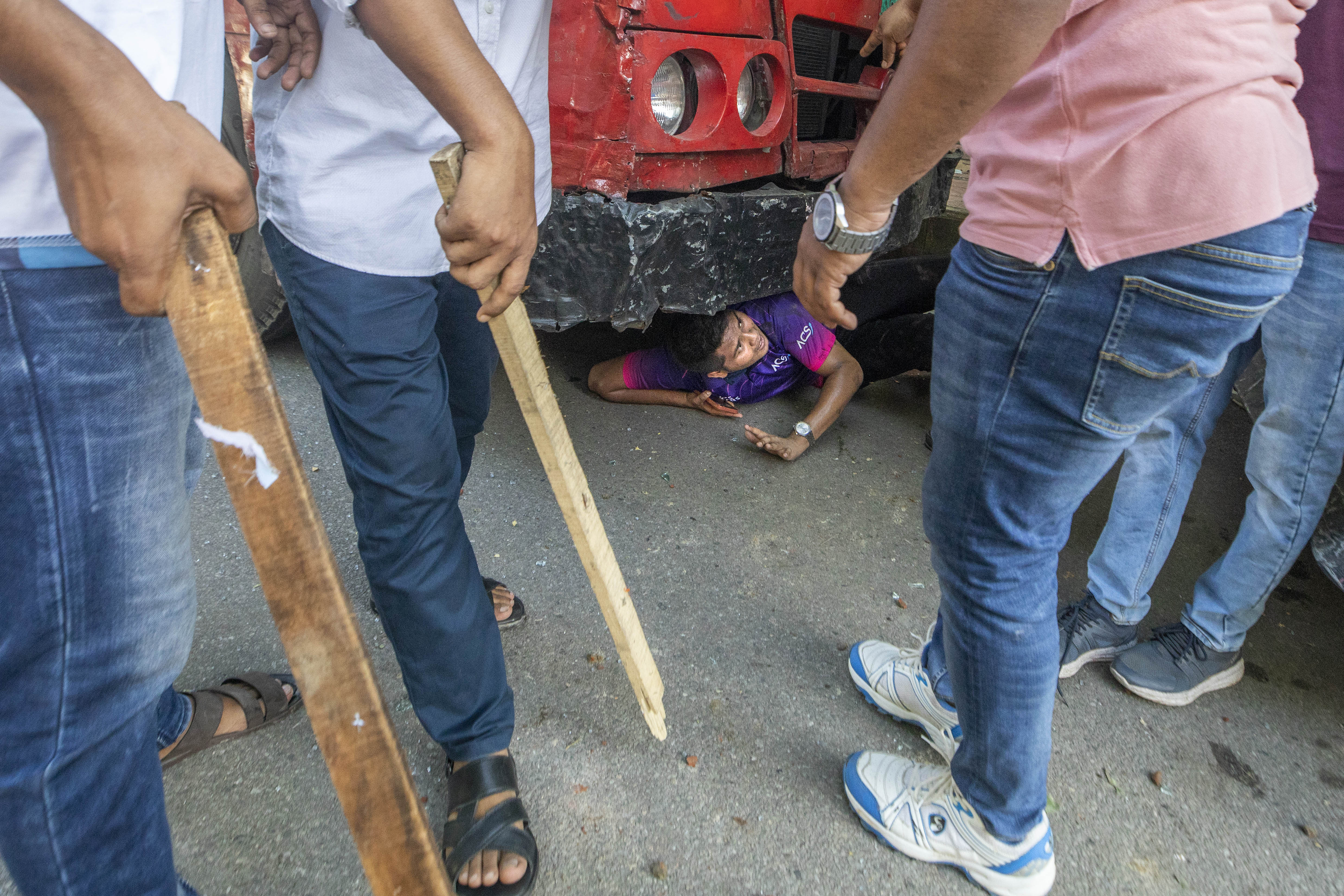 Violent clashes leave scores injured in Bangladesh