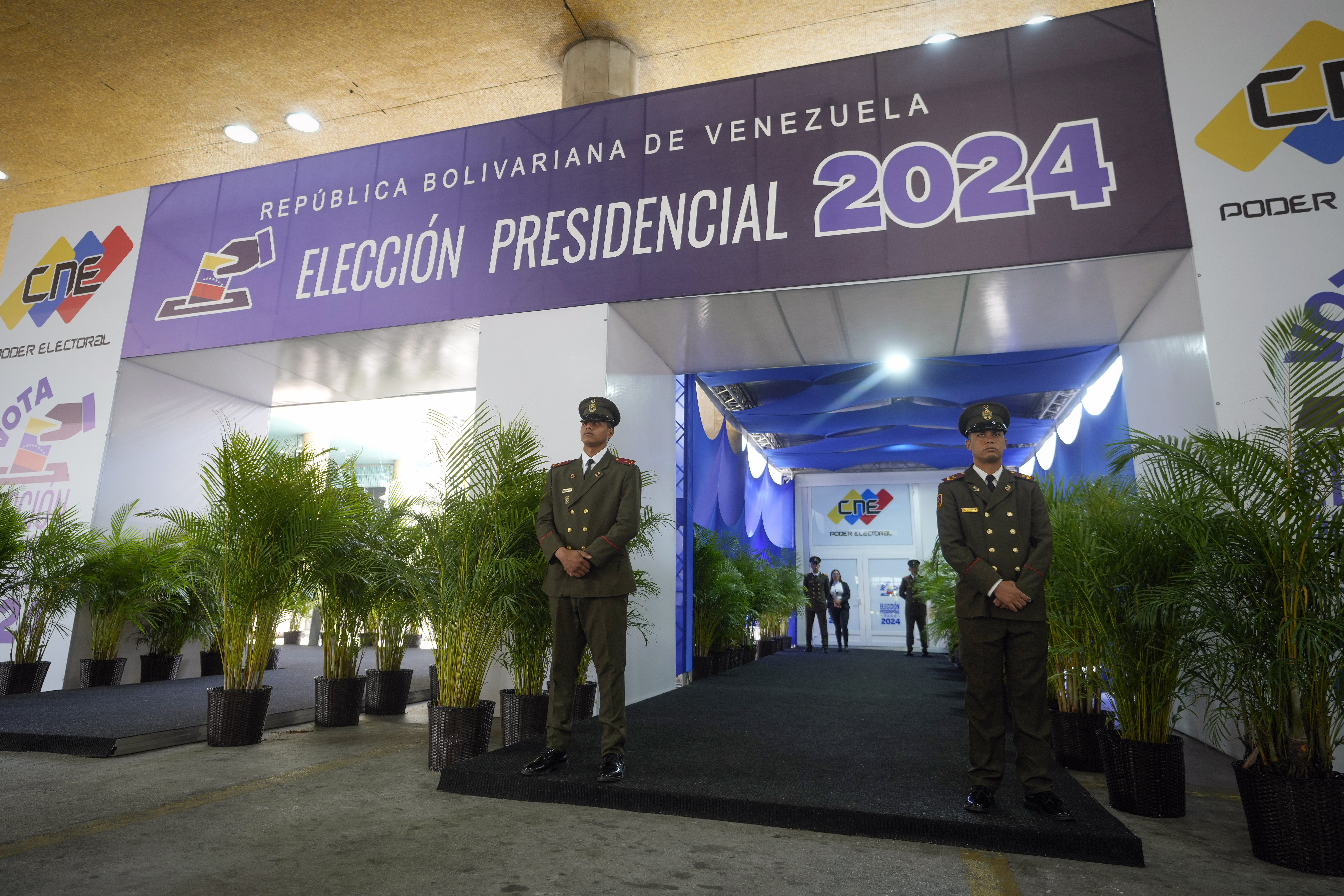 Entrance to Venezuela's election authority, guarded by two military figures.