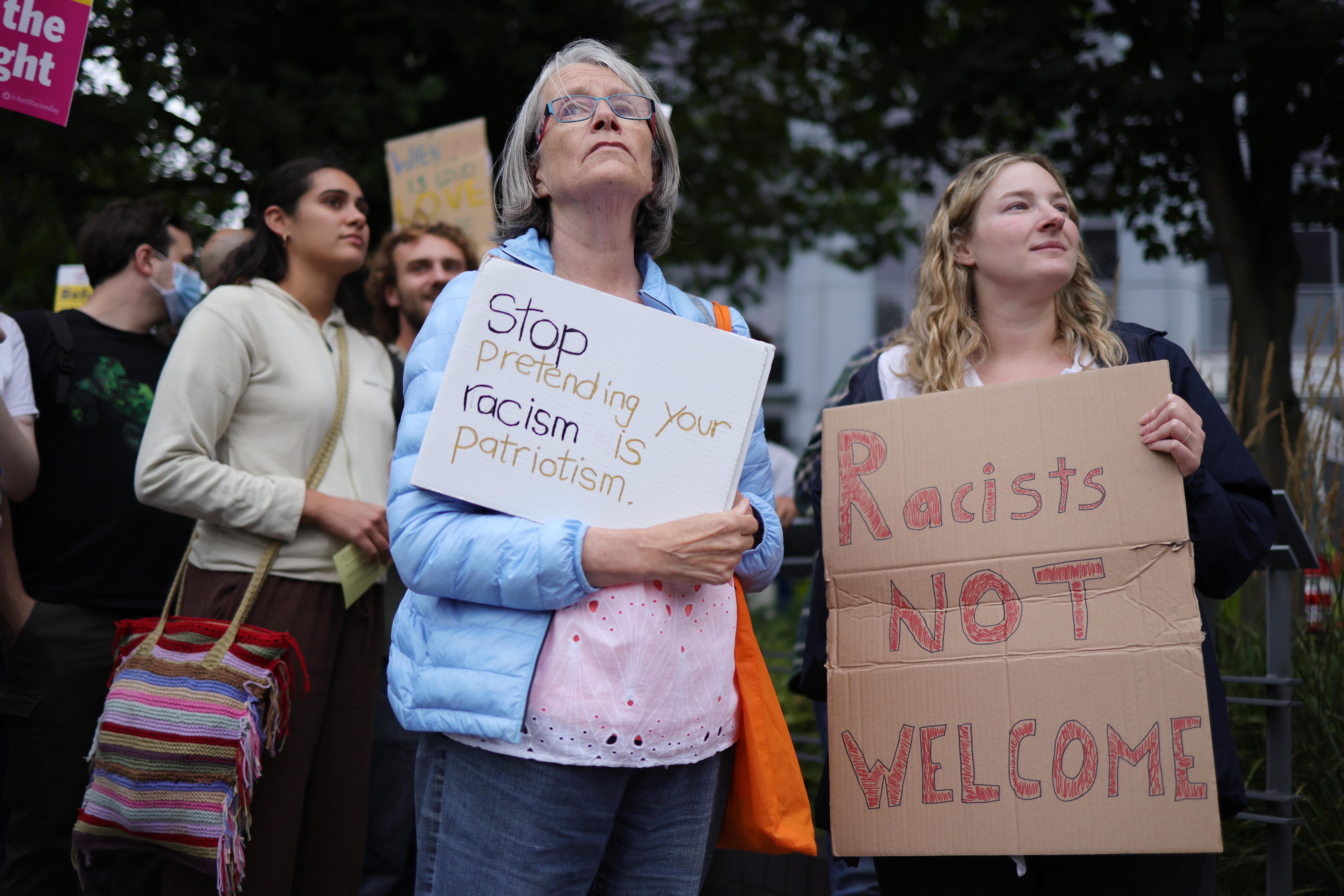 epa11534536 Anti-racist protesters hold signs as they gather in Brentford, west London, Britain, 07 August 2024. Further far-right protests are expected throughout Britain on the 07 August 2024. Violent demonstrations have been held by members of far-right groups across Britain following a fatal stabbing attack in Southport, in which three children were killed and eight more seriously injured along with two adults. EPA-EFE/NEIL HALL