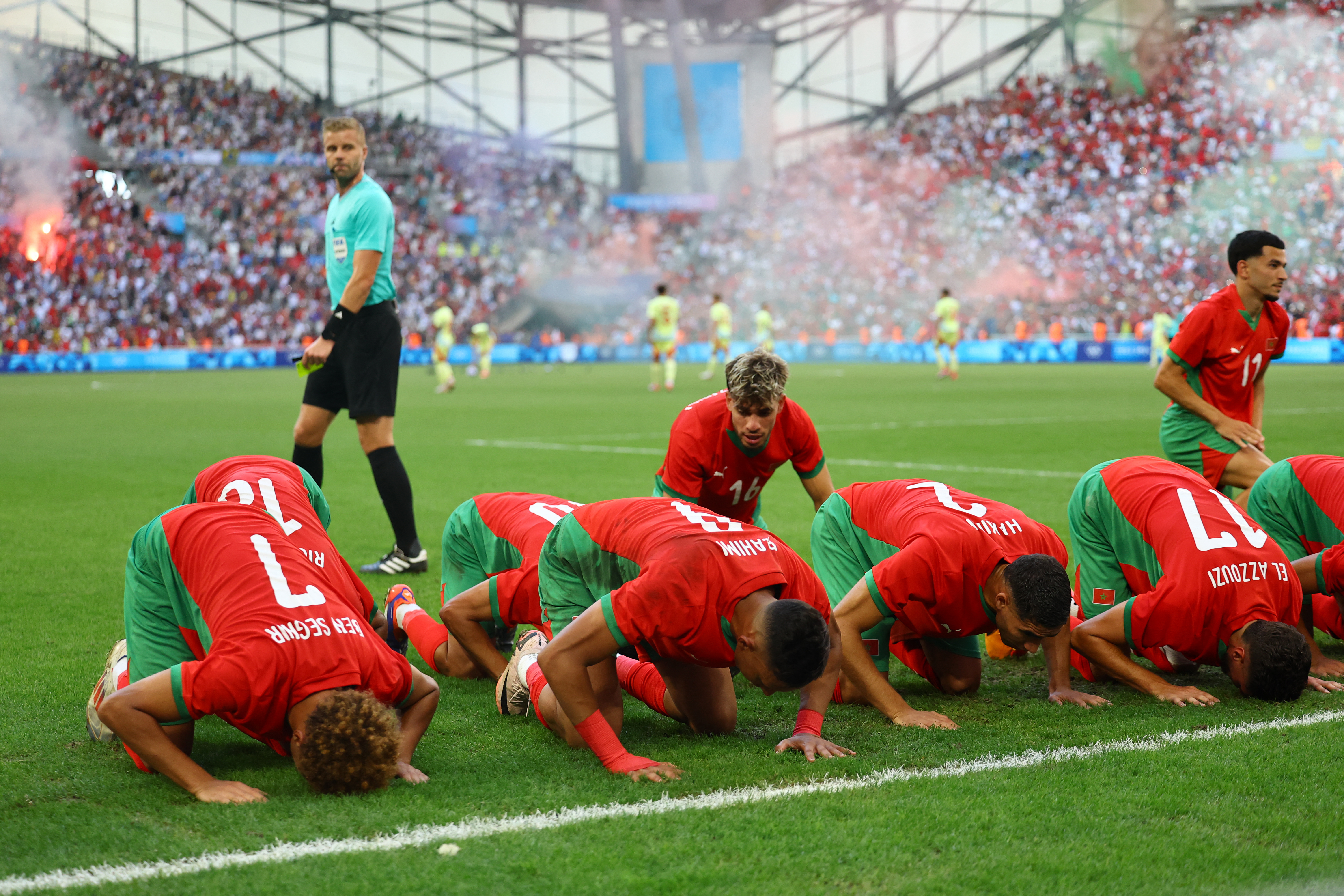 Paris 2024 Olympics - Football - Men's Semi-final - Morocco vs Spain - Marseille Stadium, Marseille, France - August 05, 2024. Morocco players bow down their heads after Soufiane Rahimi of Morocco scores their first goal from the penalty spot. REUTERS/Luisa Gonzalez