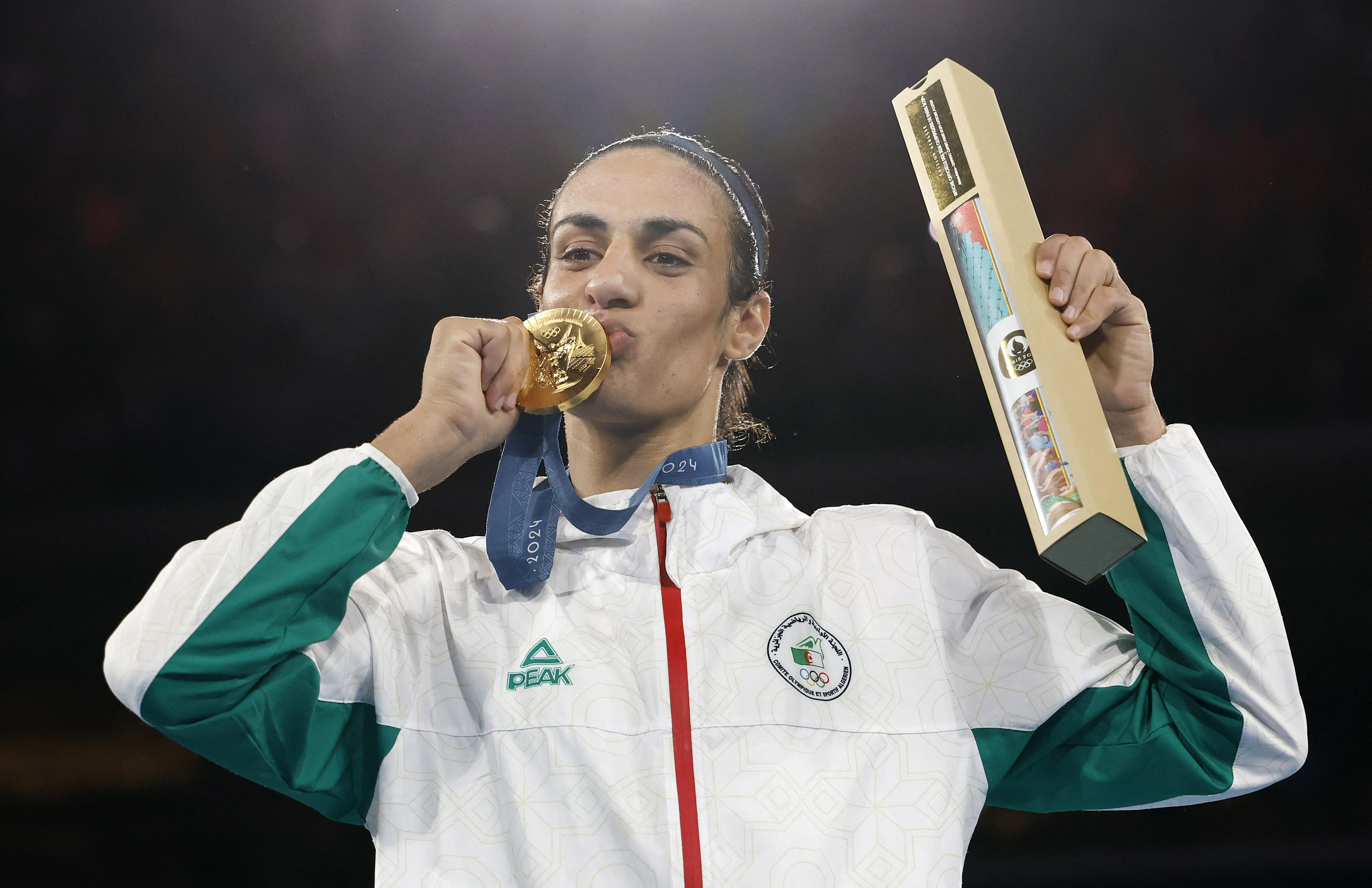 Paris 2024 Olympics - Boxing - Women's 66kg - Victory Ceremony - Roland-Garros Stadium, Paris, France - August 09, 2024. Gold medallist Imane Khelif of Algeria kisses her medal. REUTERS/Peter Cziborra