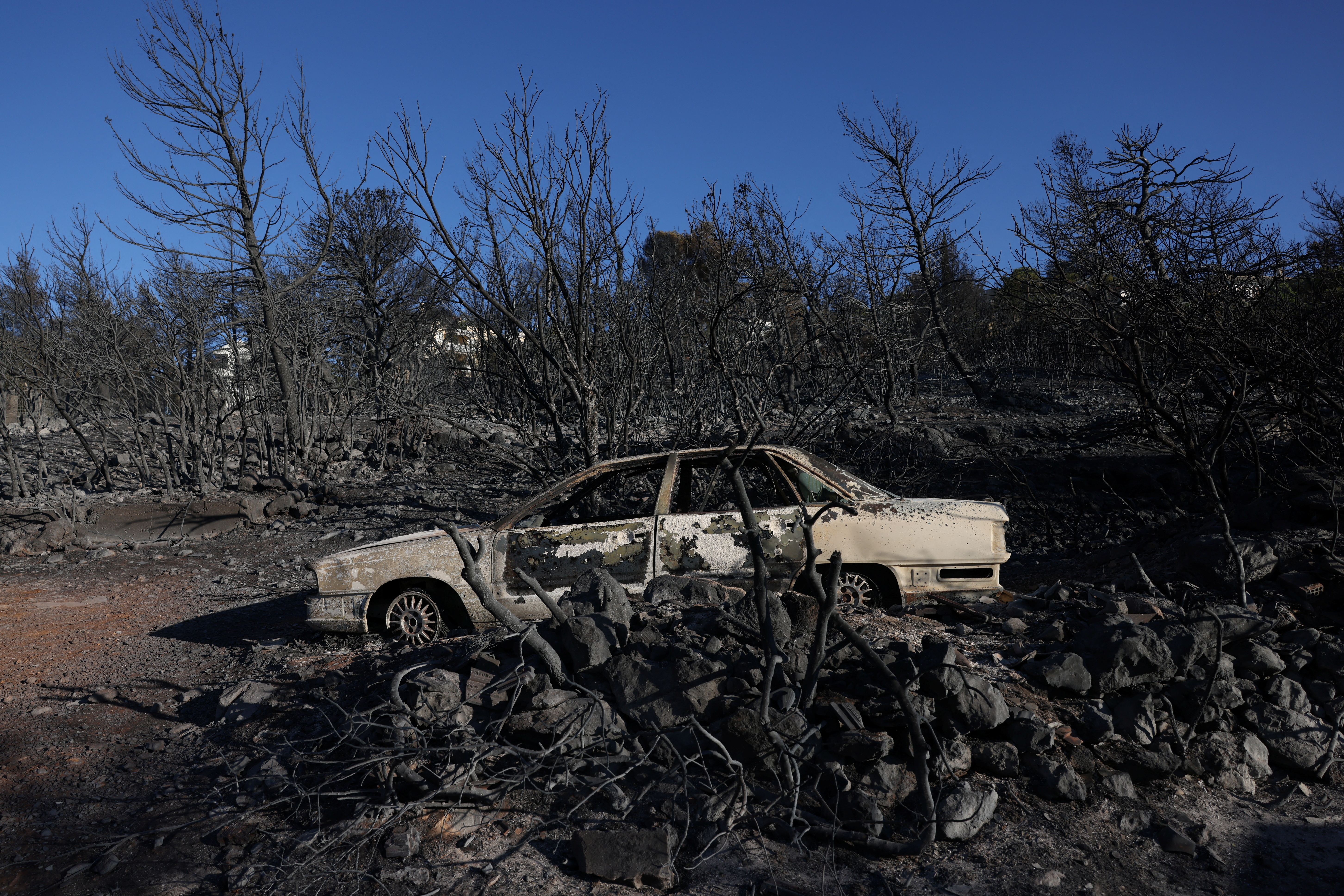 EU firefighters to join as Greece battles blaze