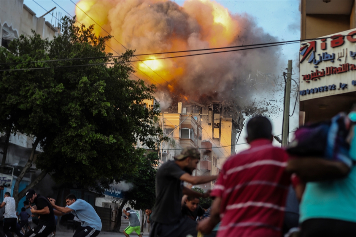 Palestinians run away from the blast after Israeli forces carry out an airstrike on Zagout household in Deir al Balah, Gaza on August 18, 2024. Photojournalist:Ali Jadallah