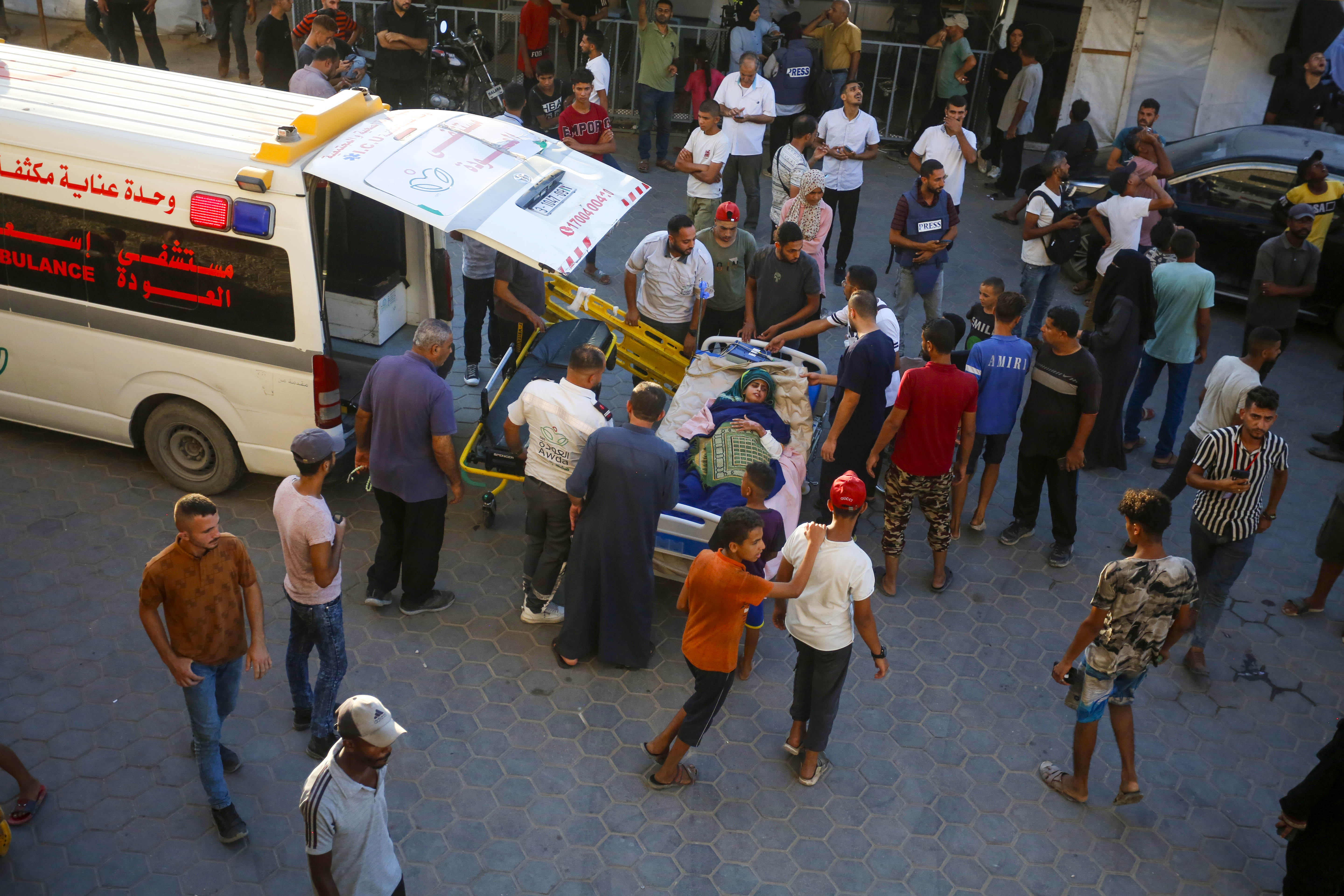 Israeli army orders evacuation of 'humanitarian' area includingAl-Aqsa Hospital,